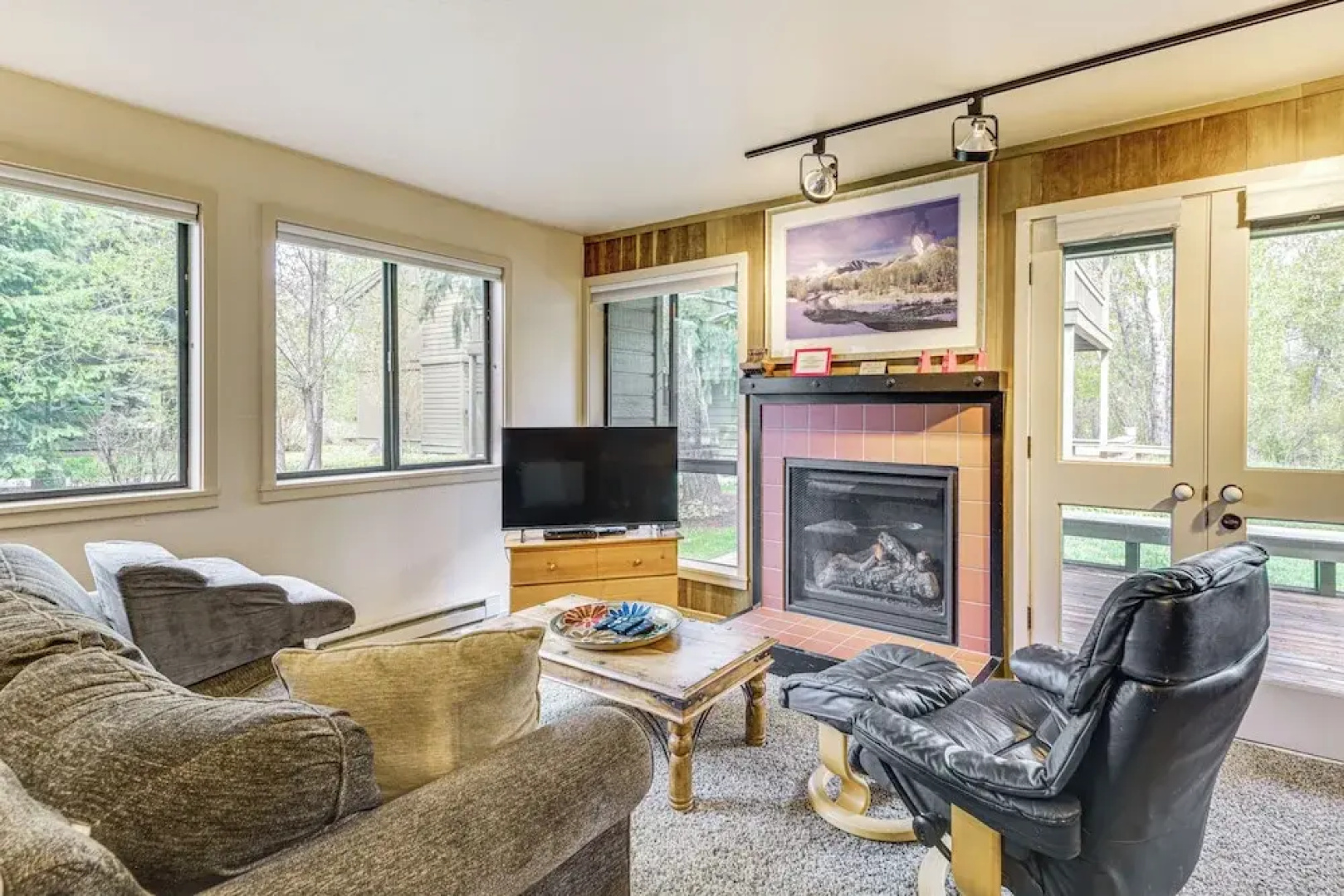 Walk to Sun Valley Village: Condo w/ Deck!