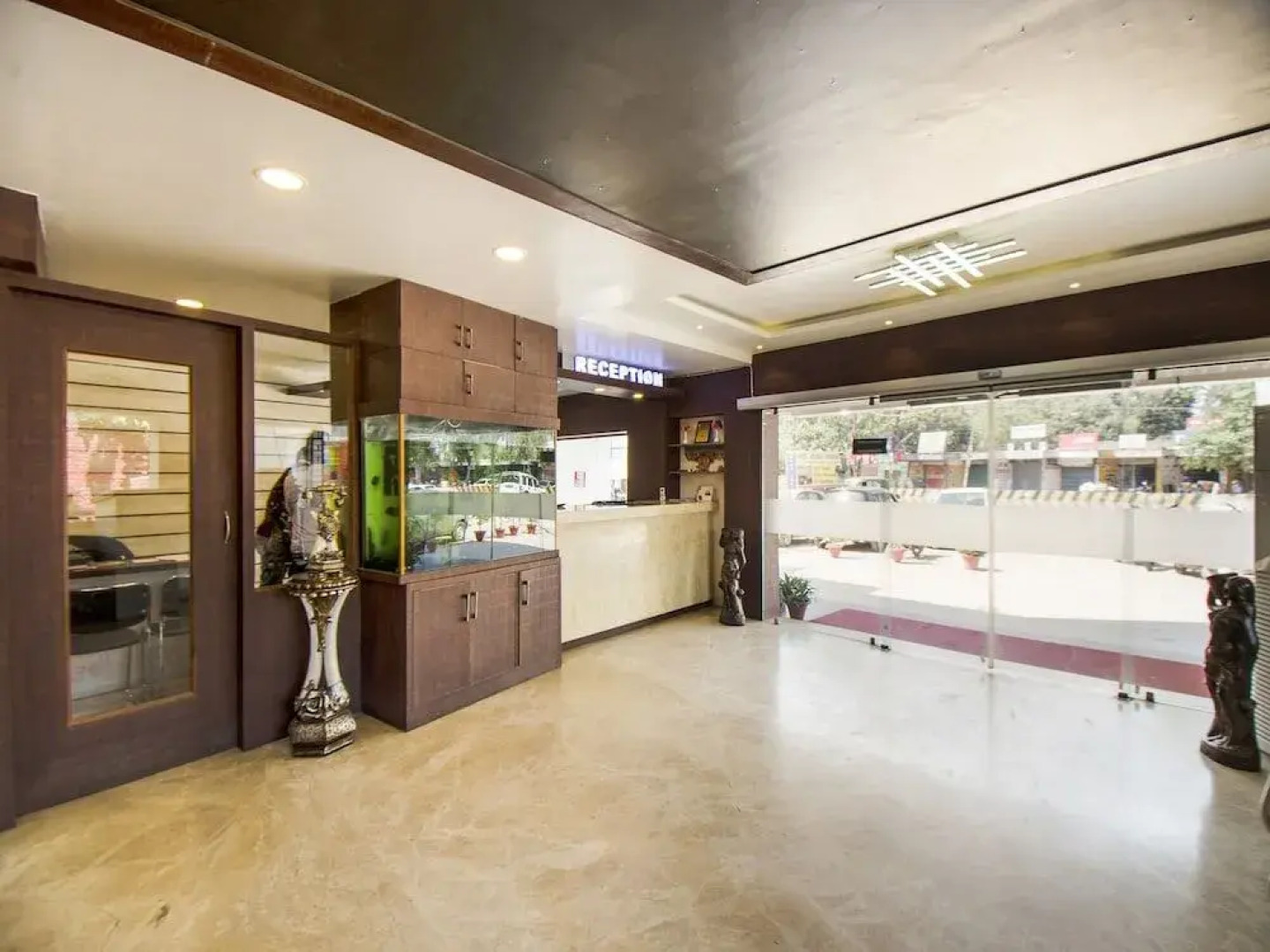 OYO 33503 Hotel Holiday international