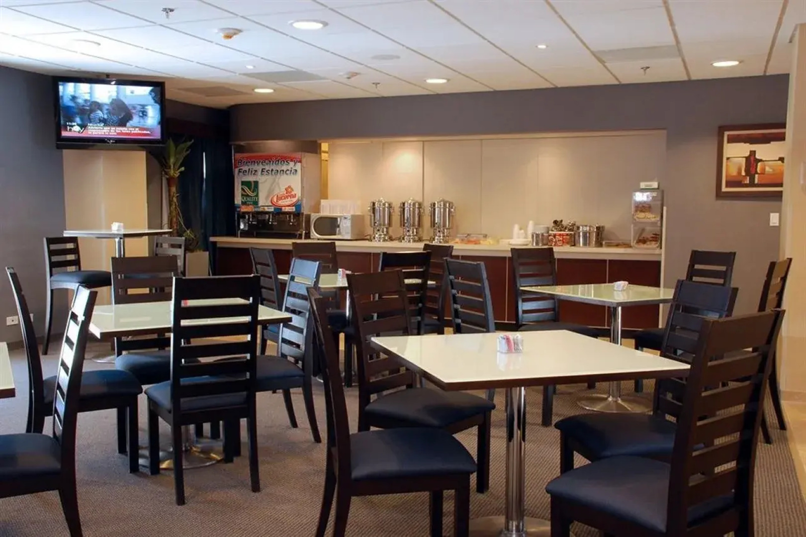 Hotel Mesaluna Near American Consulate