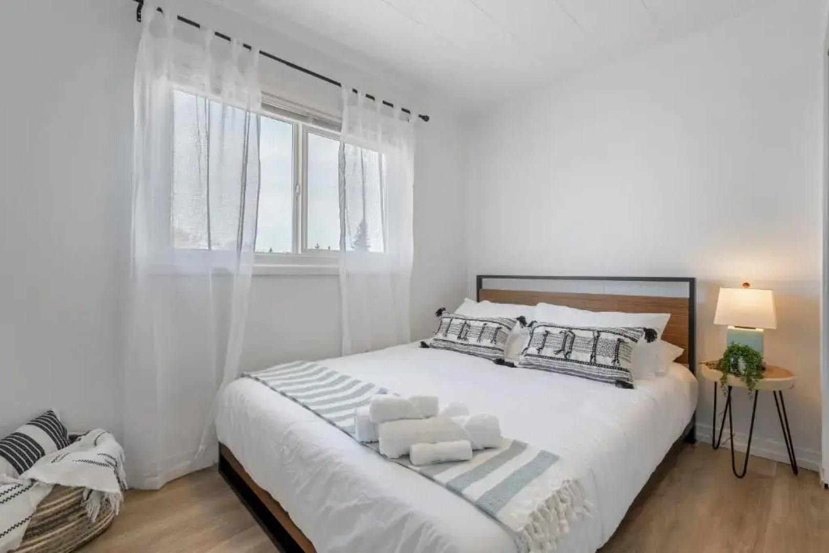 The Hidden Loft I 5-min Walk 2 Beach I DT I 55 TV