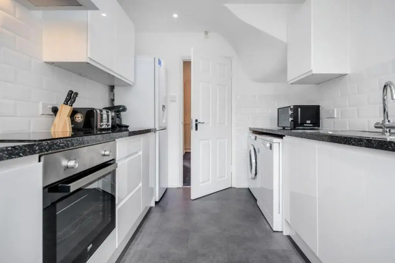 3br-sleeps5-parking-garden-accesstolondon