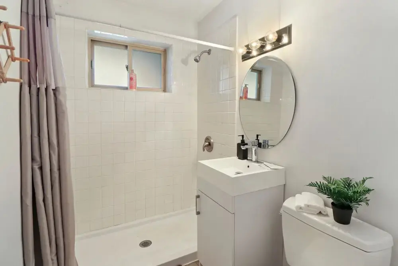 Picturesque 1BR Apt in Arlington Heights