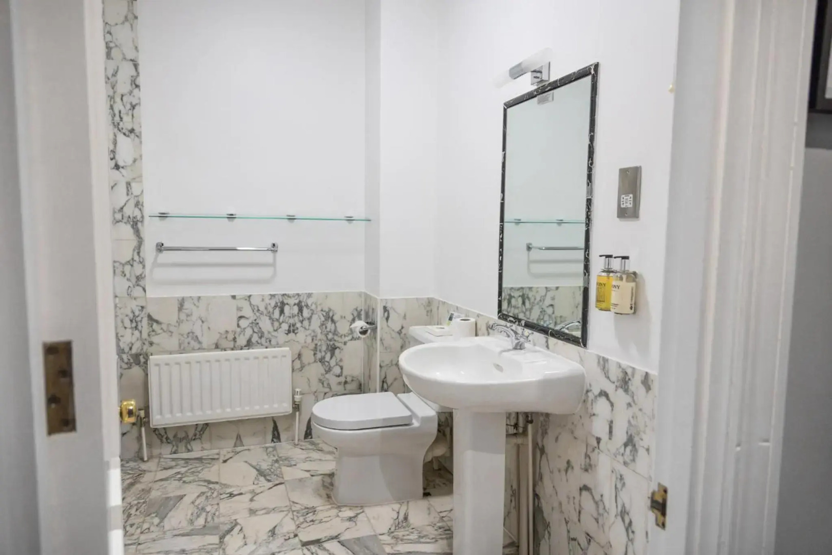 Woodland Manor Hotel