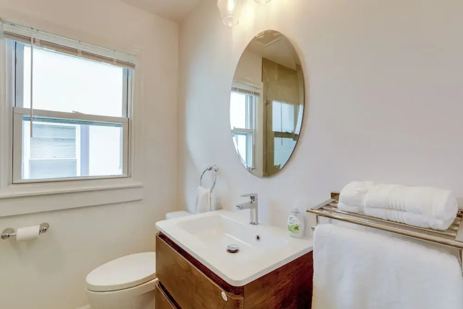 1 Mi to Beaches & Boardwalk: Asbury Park Retreat