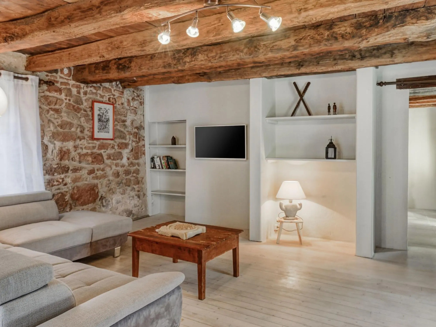 Peaceful Holiday Home in Teillots with Private Pool