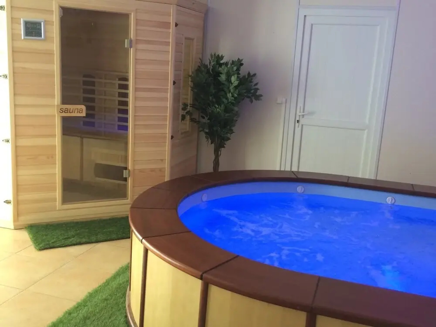 Detached Chalet With a Covered Terrace in Green Surroundings