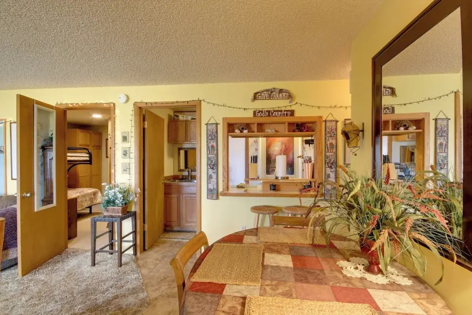 Yellowstone Country Retreat: Stunning Views!
