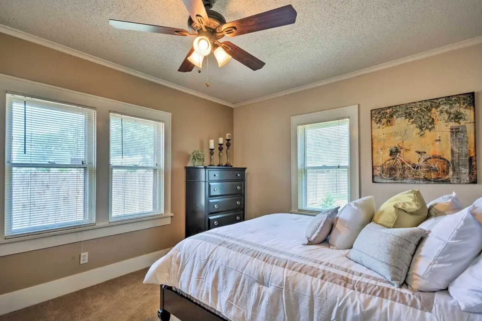 Inviting Lubbock Home > 1 Mi to Downtown