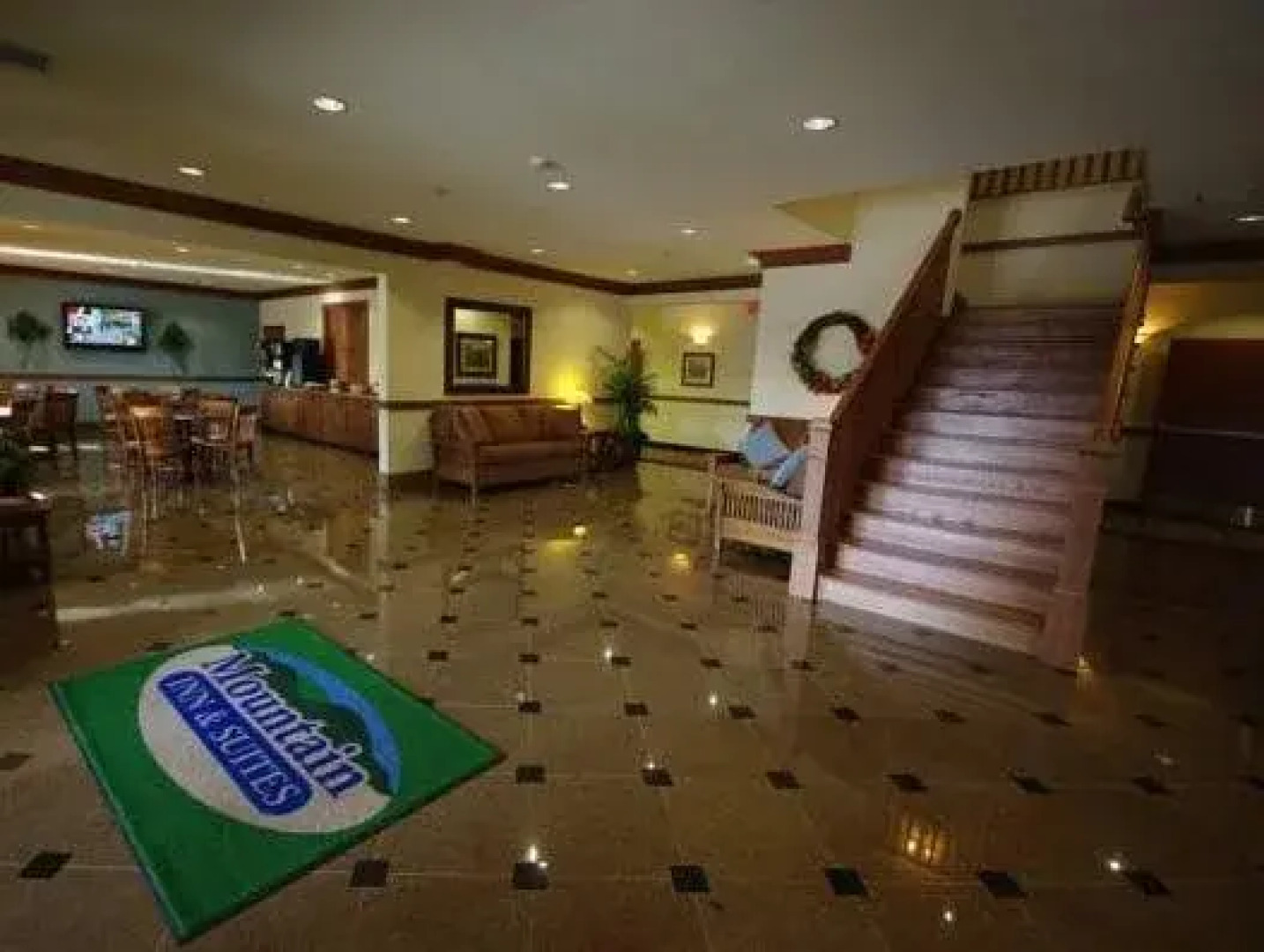 Mountain Inn & Suites Airport - Hendersonville