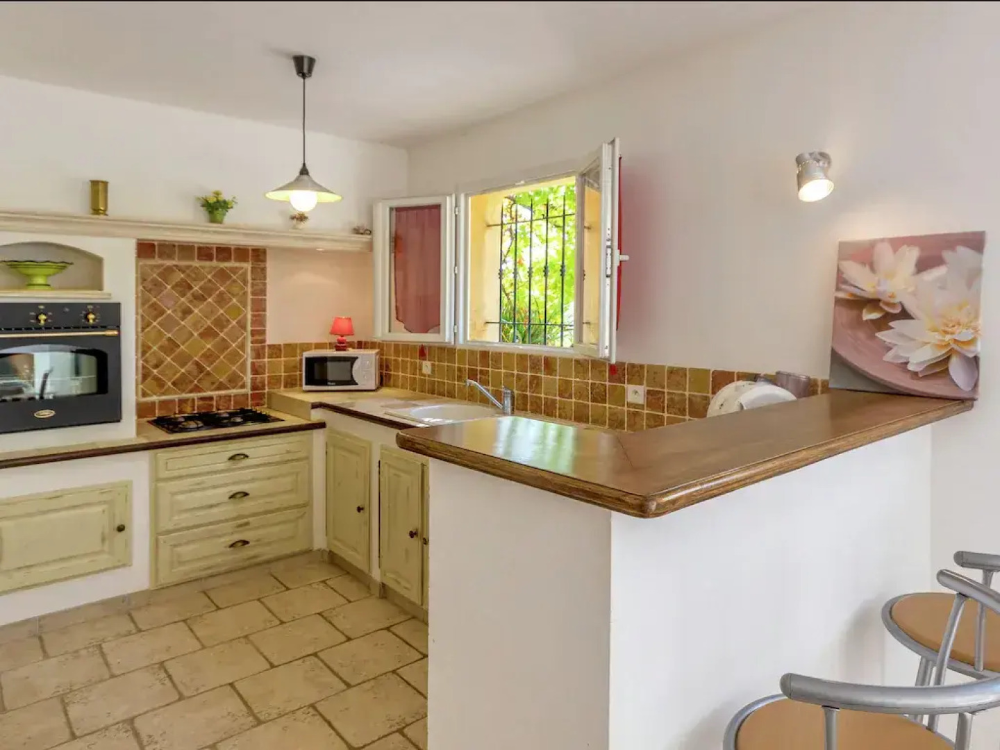 Detached home near the truffle capital of Aups, with shared pool