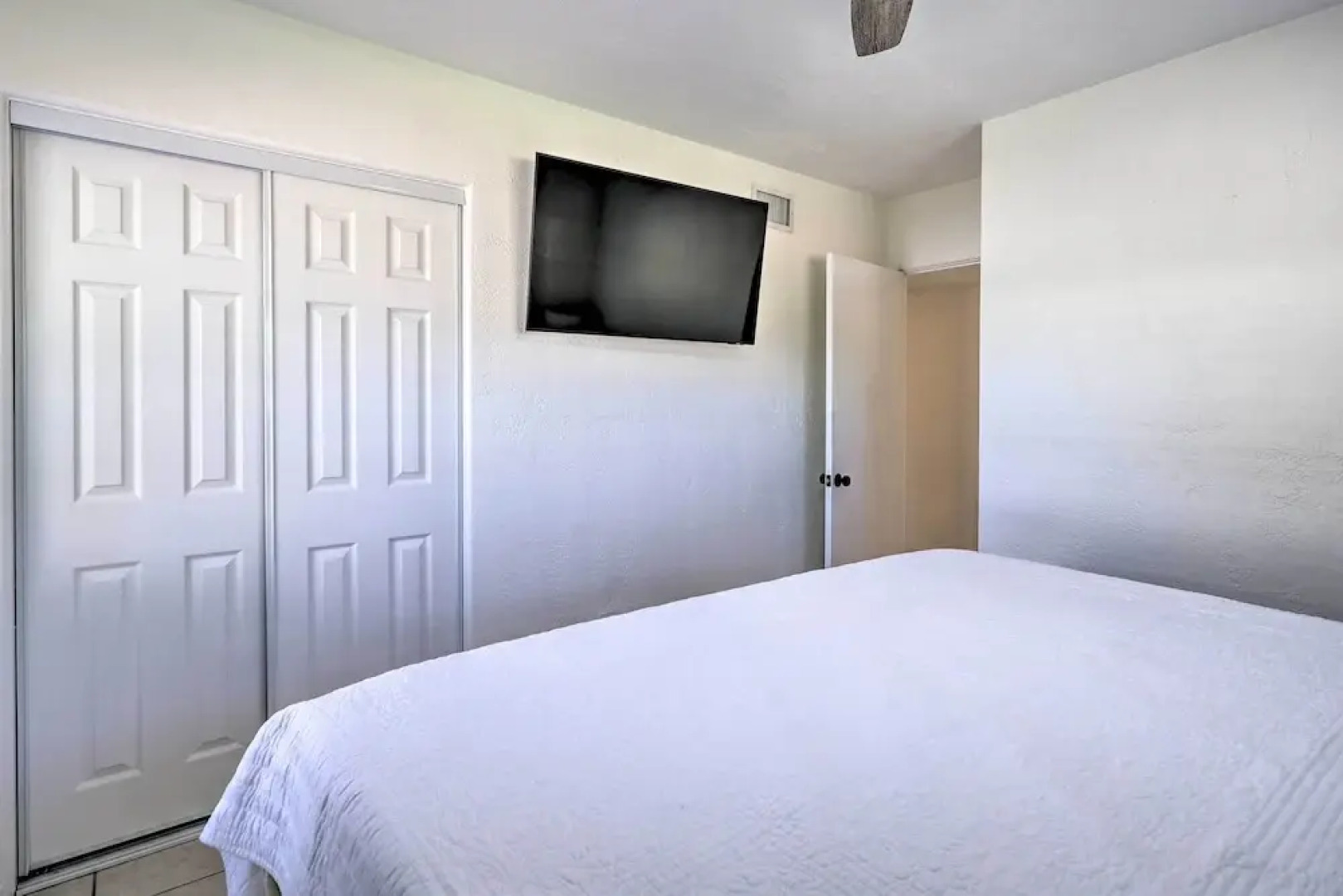 Cute & Cozy Florida Duplex: Walk to Beaches!