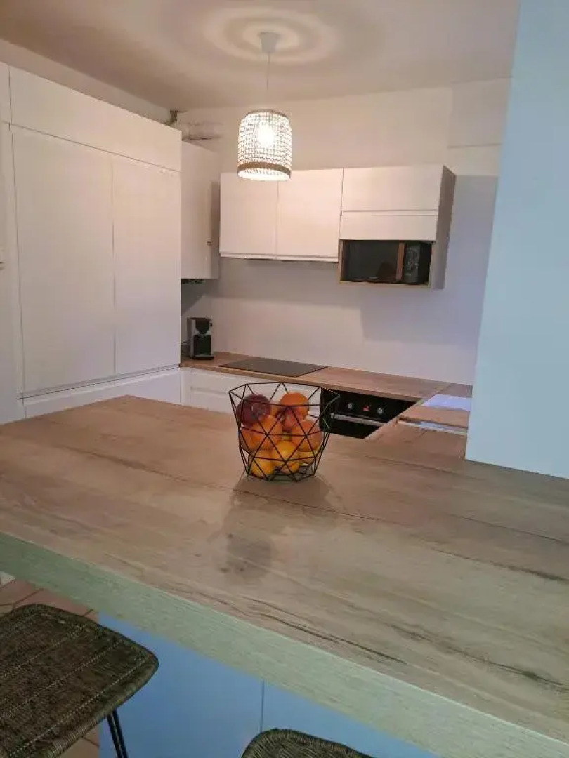 Villa bord de mer avec piscine couverte, bain nordique, salle de jeux.