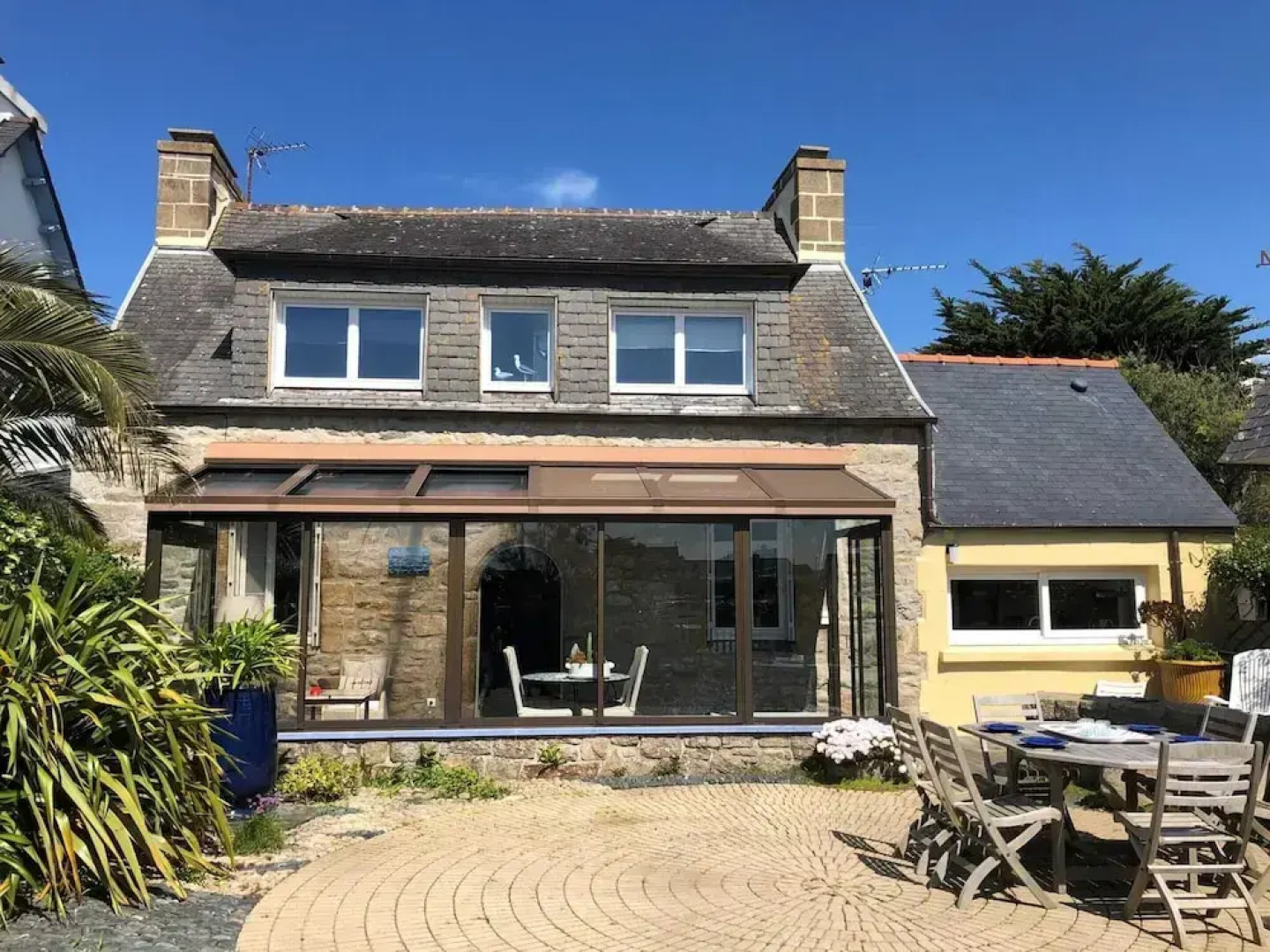 Charming Sea View Stay, 50m Close