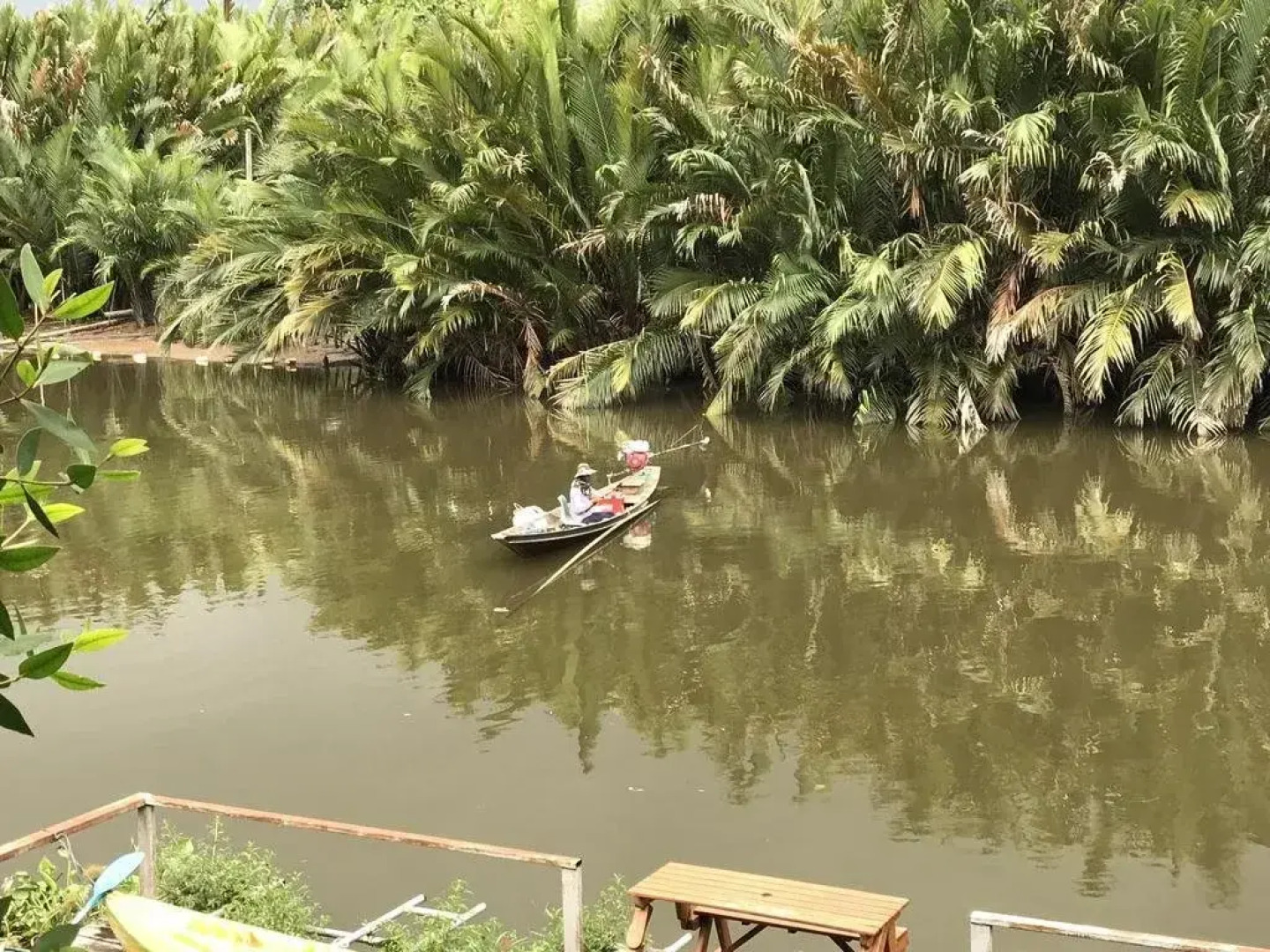 Floating Island Seafood & Resort