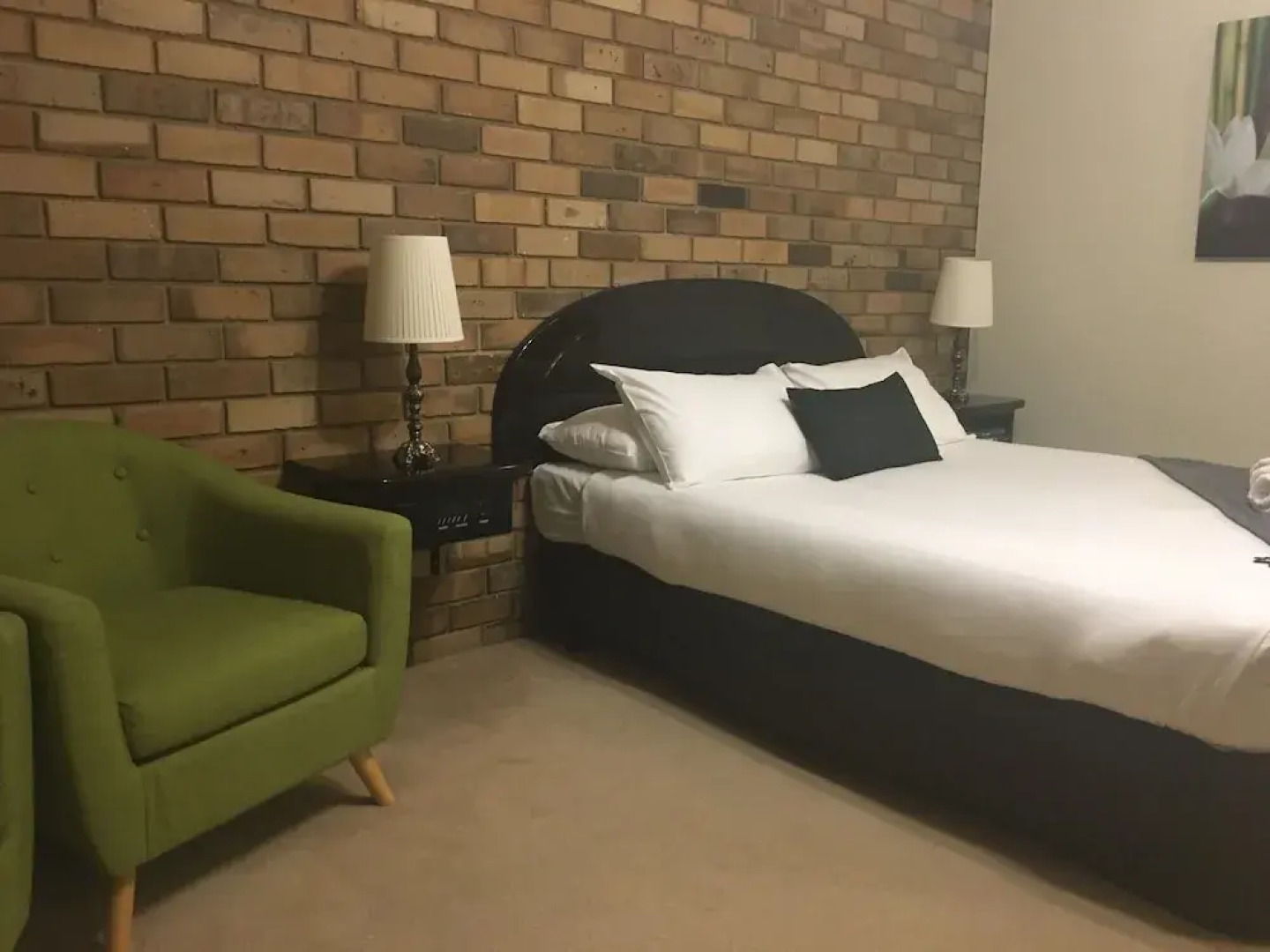 Magdala Motor Lodge & Lakeside Restaurant