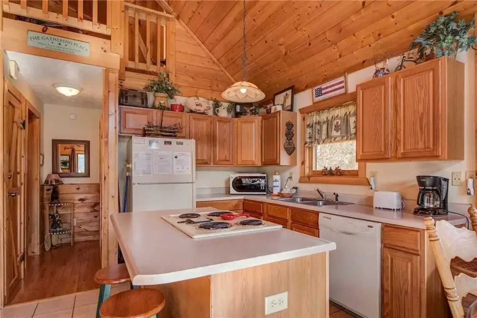 Bearway to Heaven 1 Bedroom Home with Hot Tub