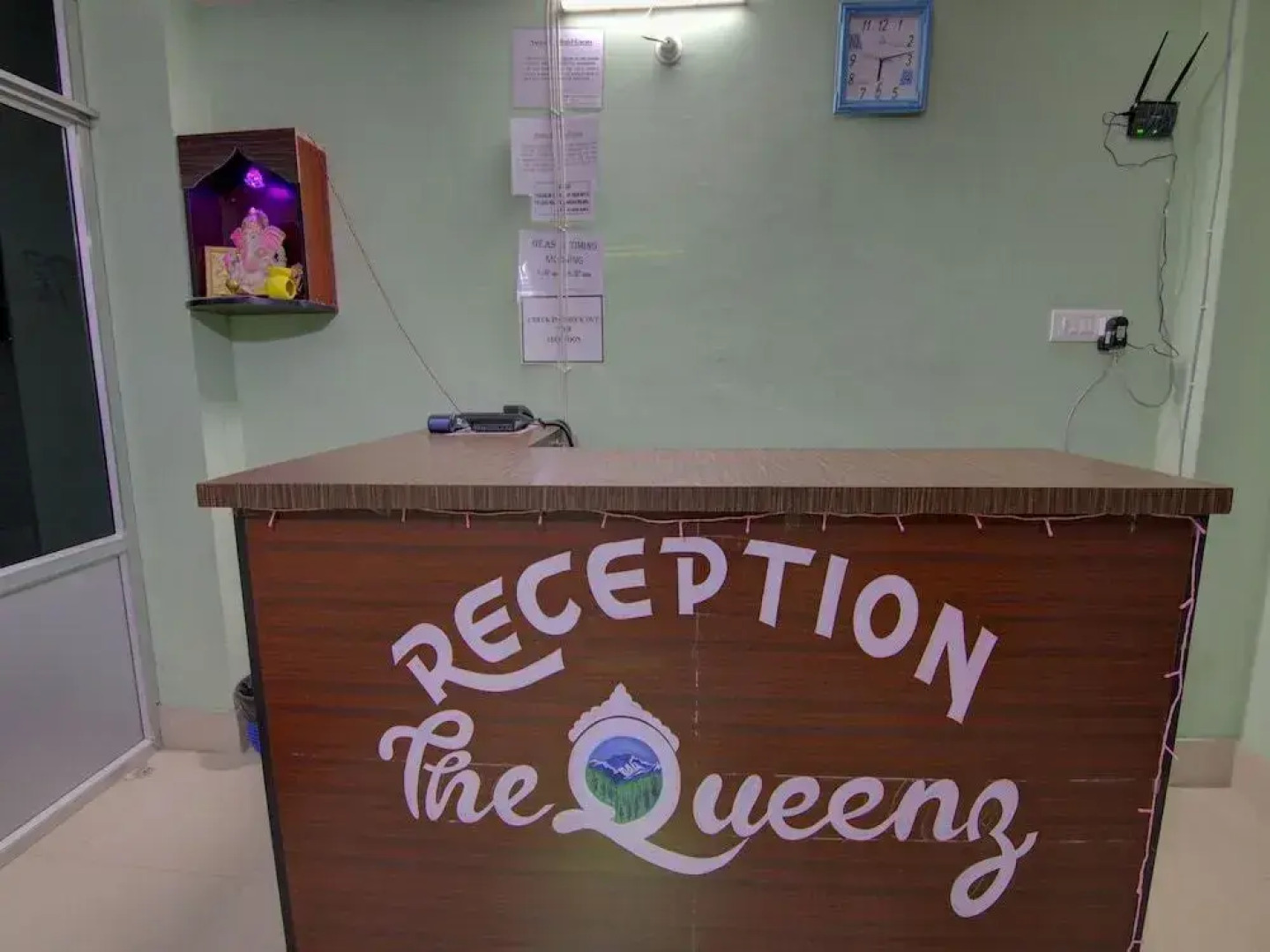 OYO Flagship 13580 The Queenz