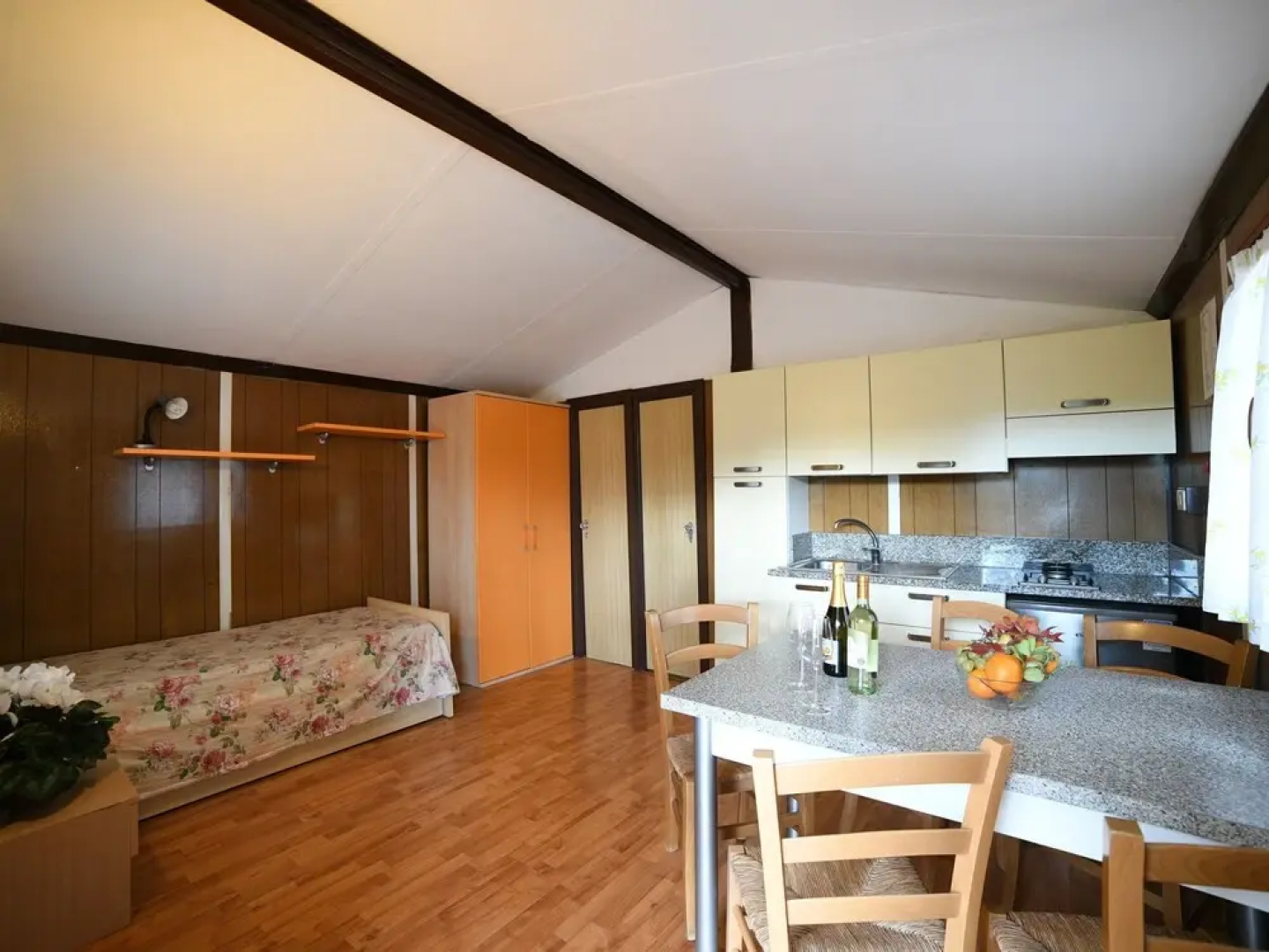 Cozy Detached Bungalow With Veranda Near the Sea