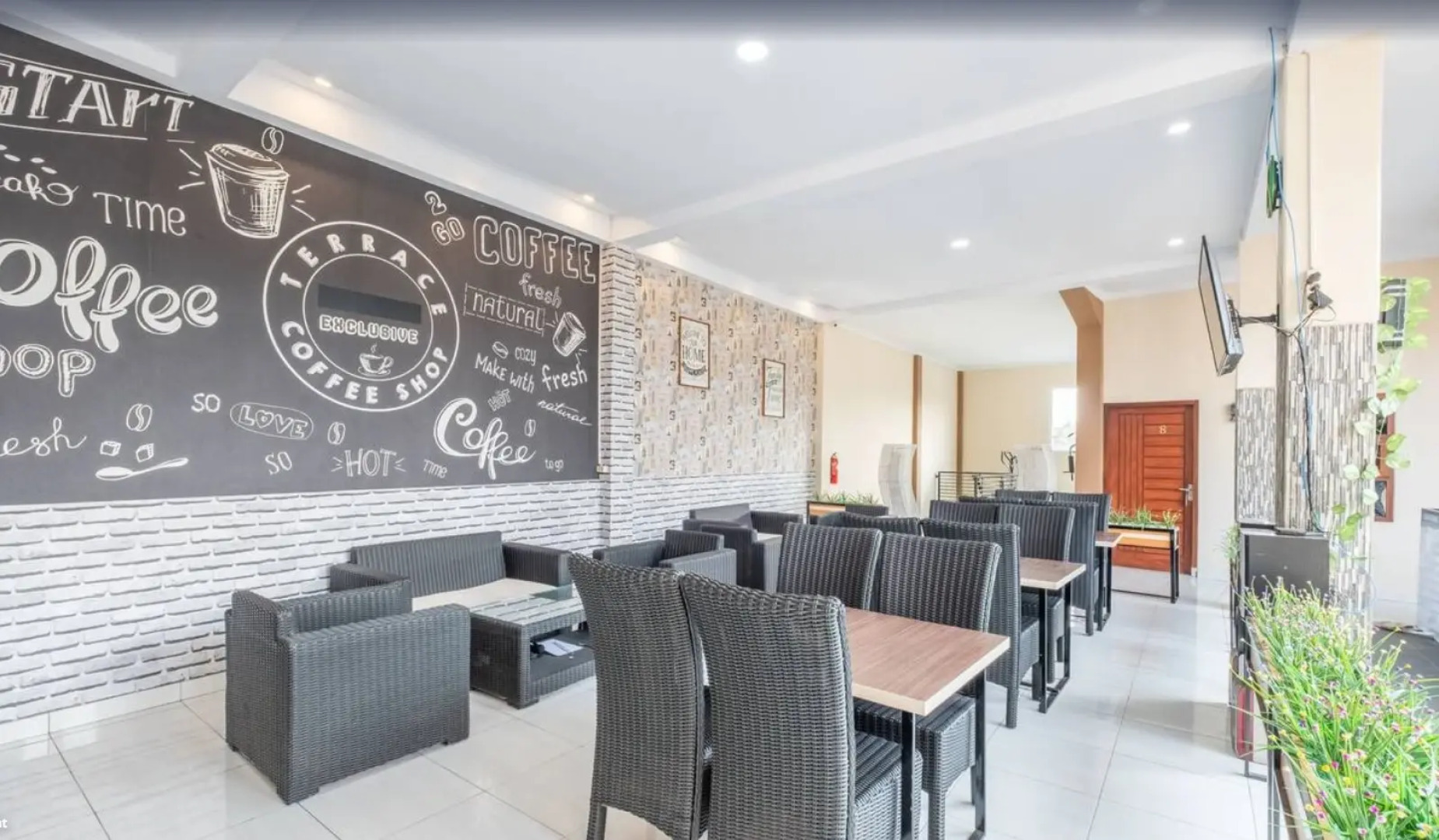 OYO 876 D' Exclusive