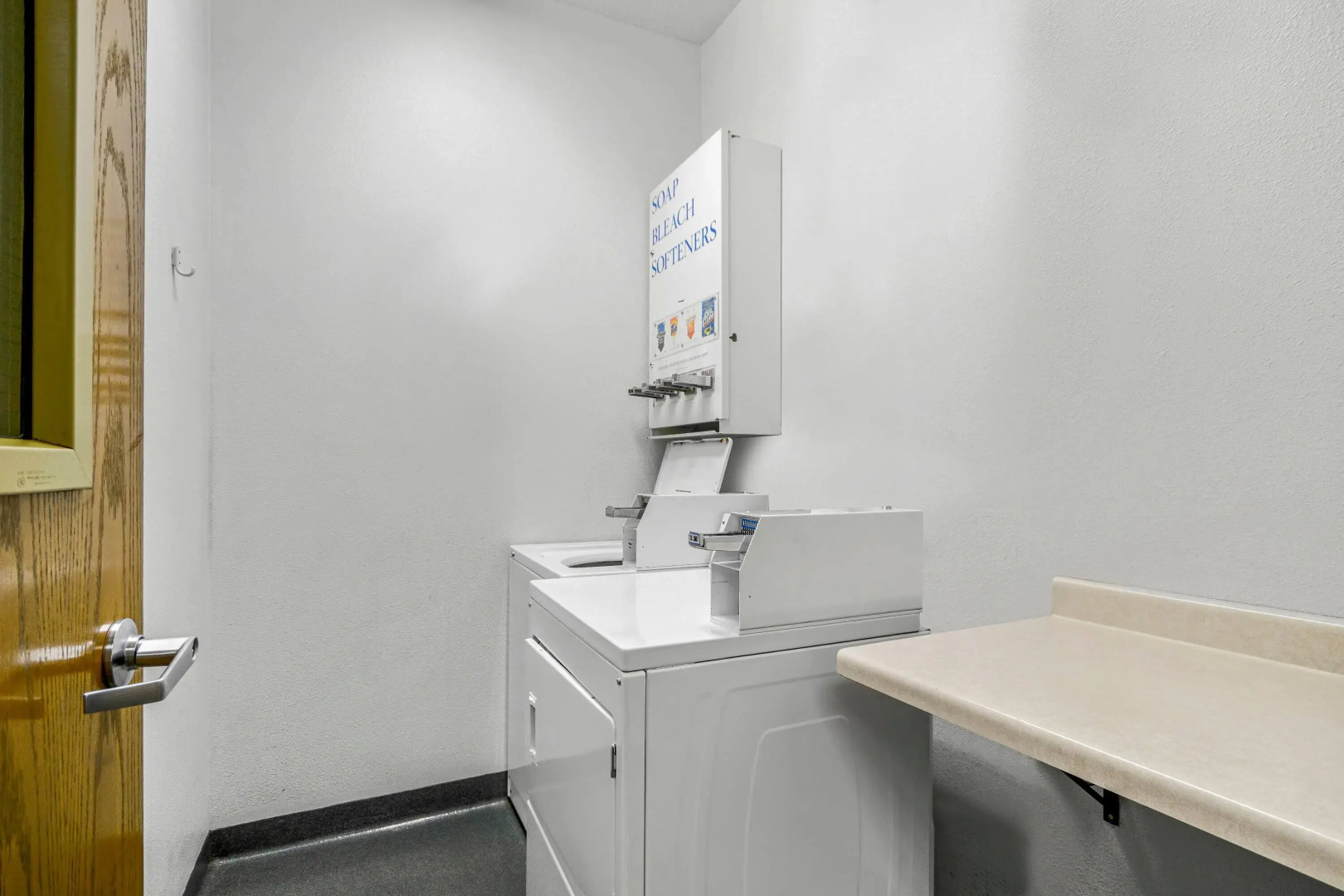 Super 8 by Wyndham Eveleth