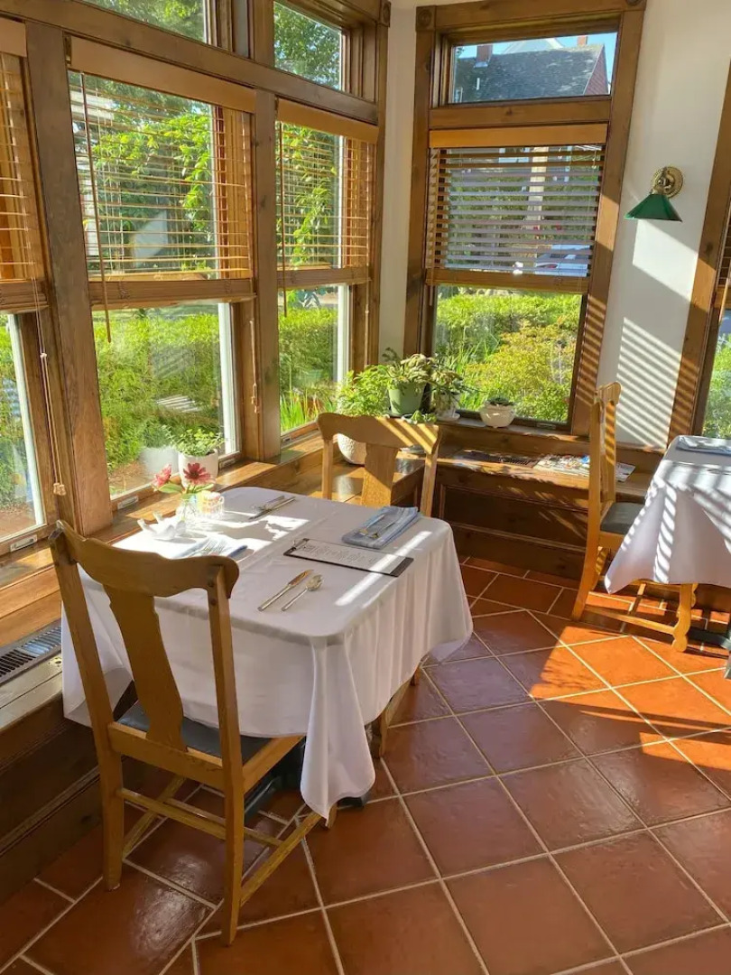 Spouter Inn Bed & Breakfast