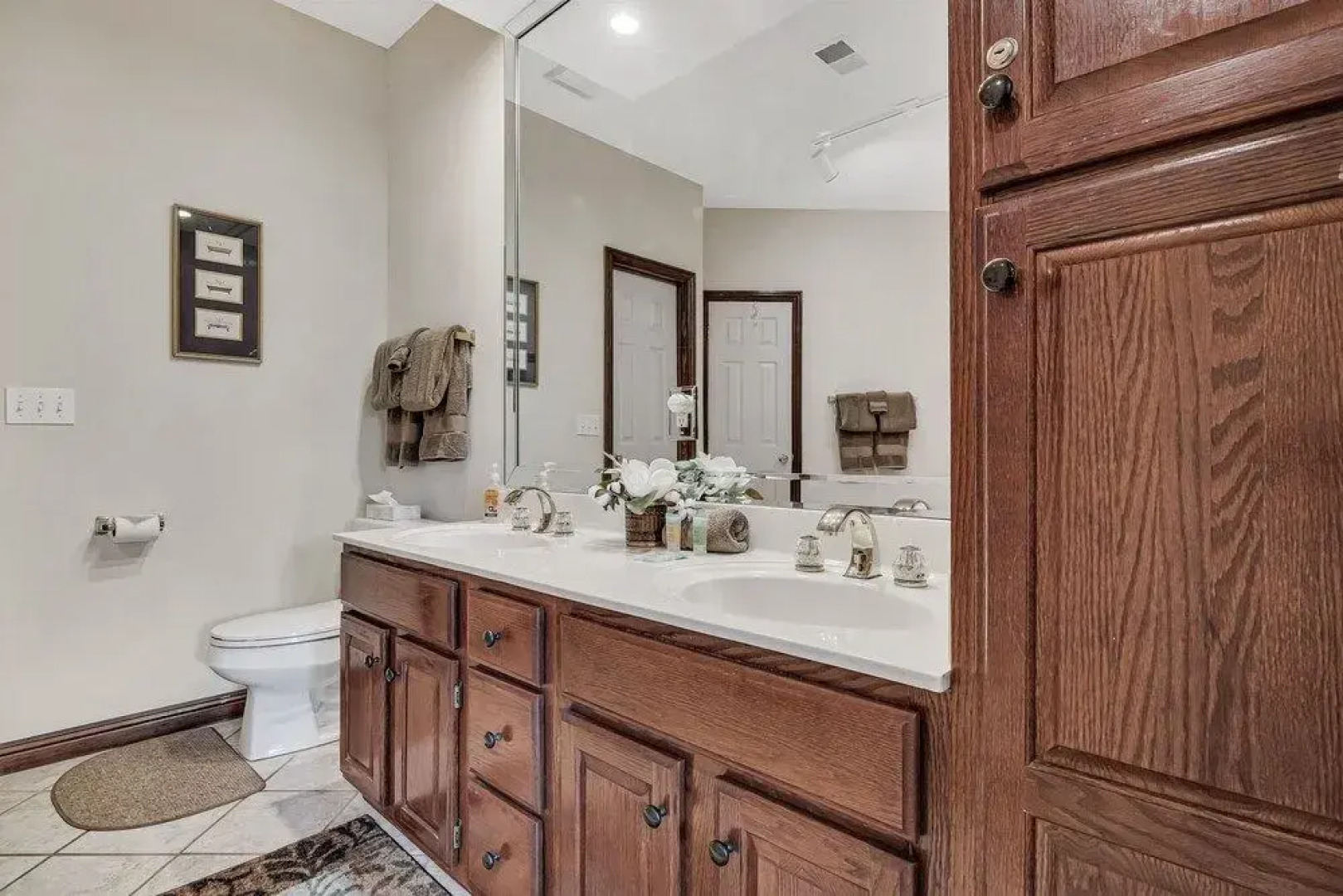 Reflection 2 Bedroom Condo by Redawning