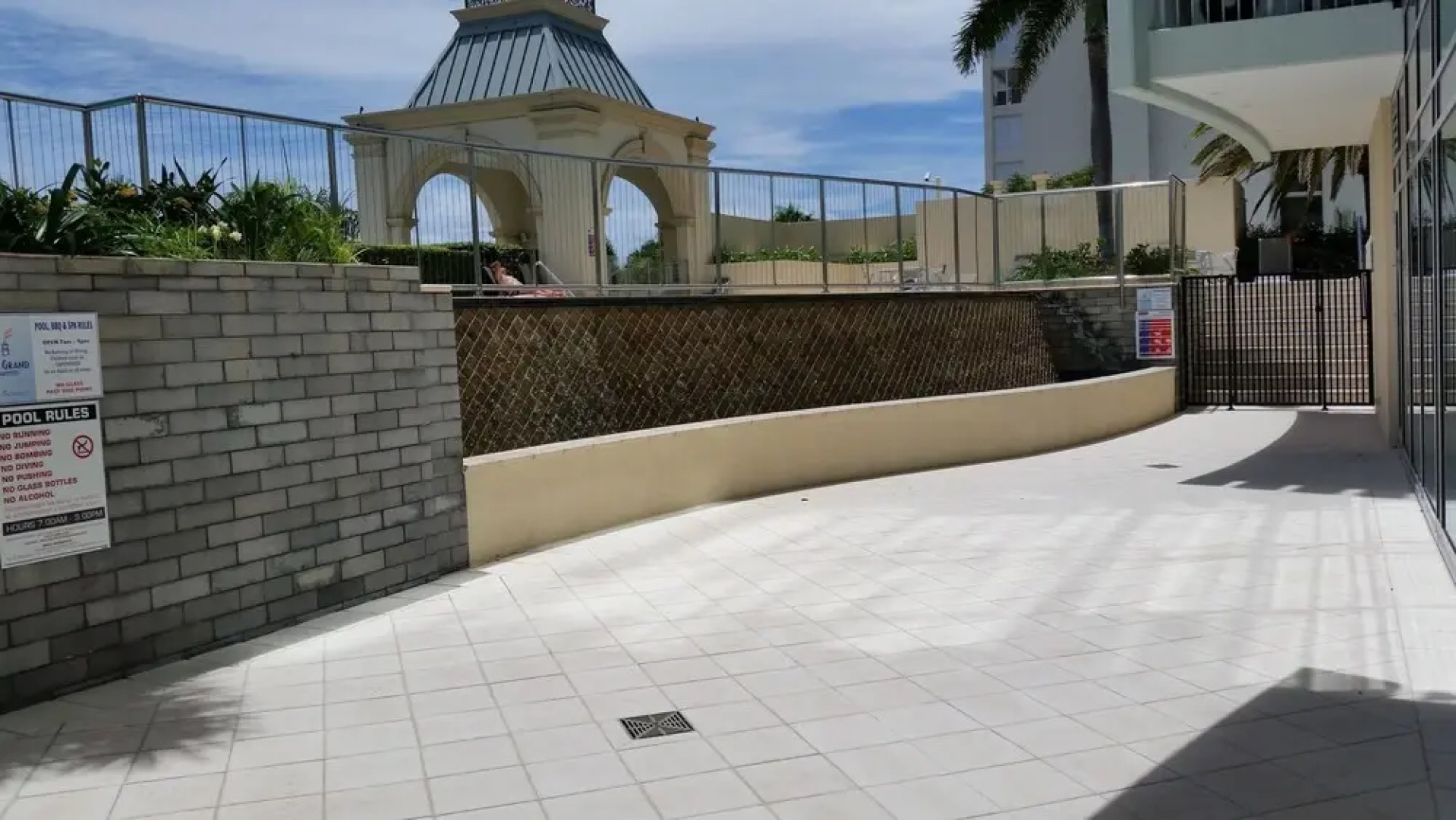 Grand Hotel Apartments Gold Coast by owner