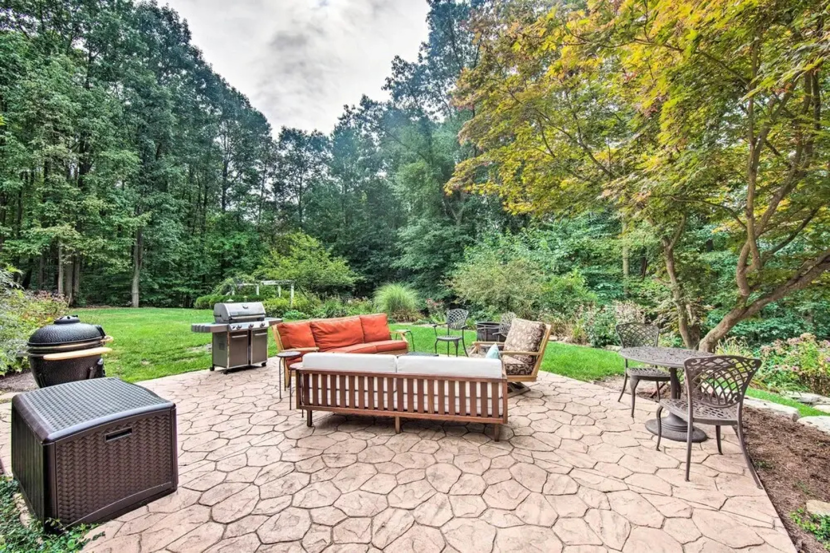 Extravagant Atglen Manor w/ Private 60-acre Land!