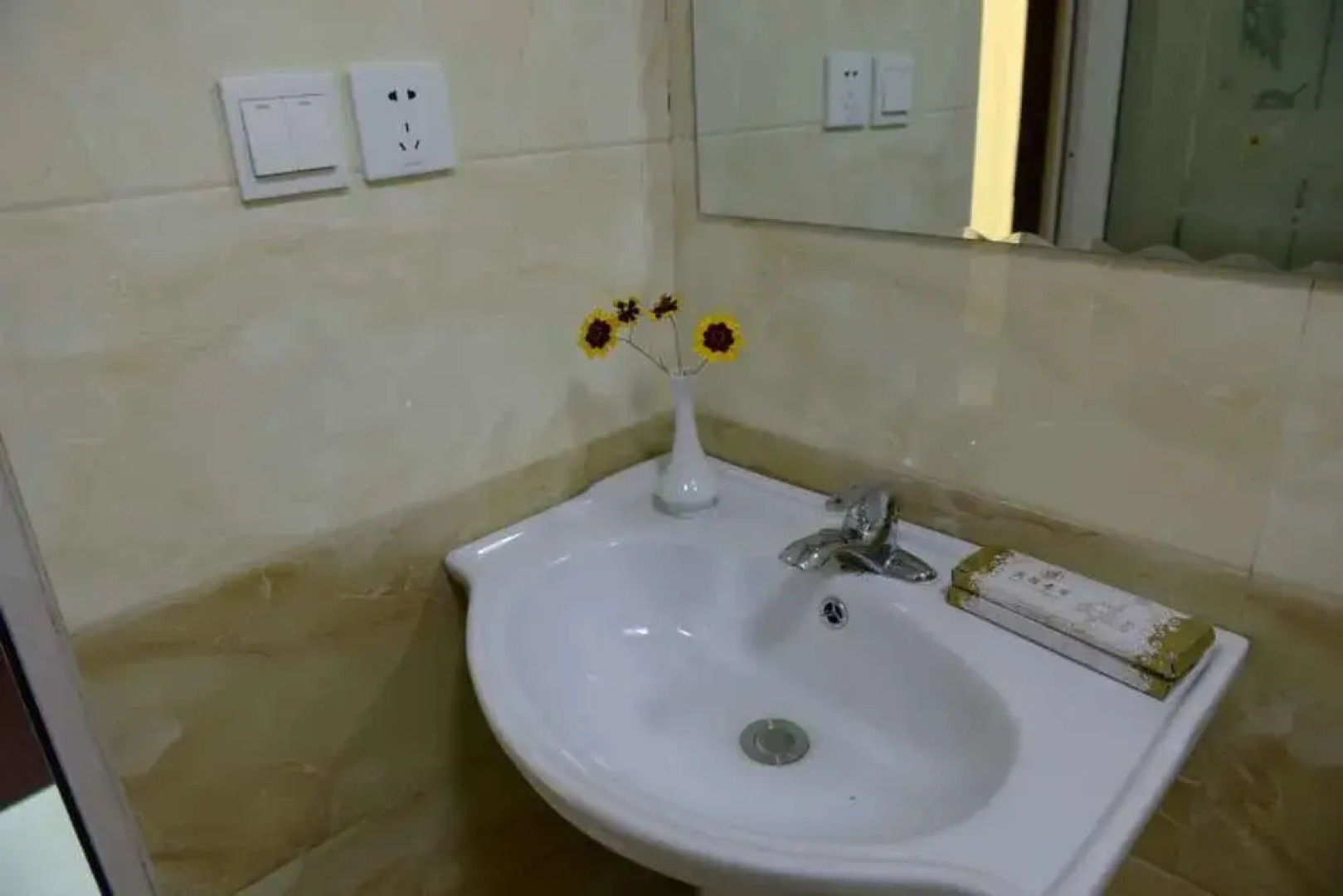 Ancient City Dragon Gate Inn