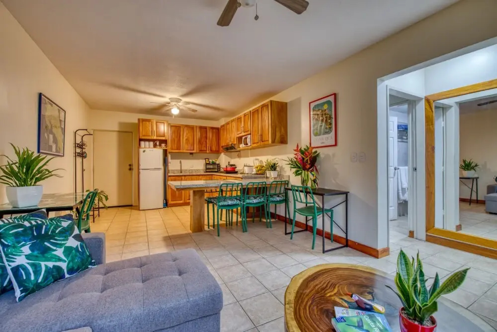 Golden Getaway Apartments