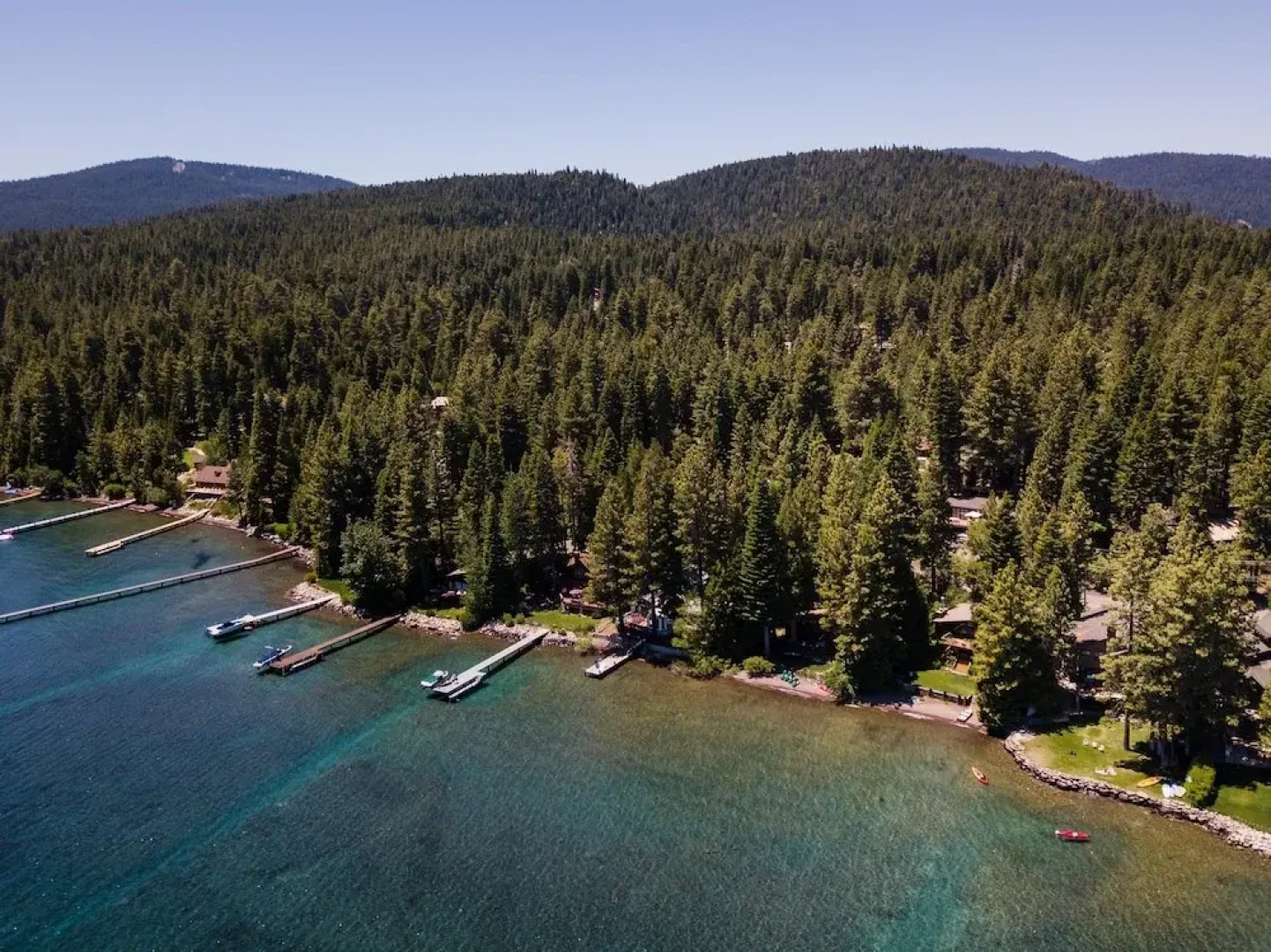 Atlas - Private & Spacious Lakeside Cabin w Spa & Game Room