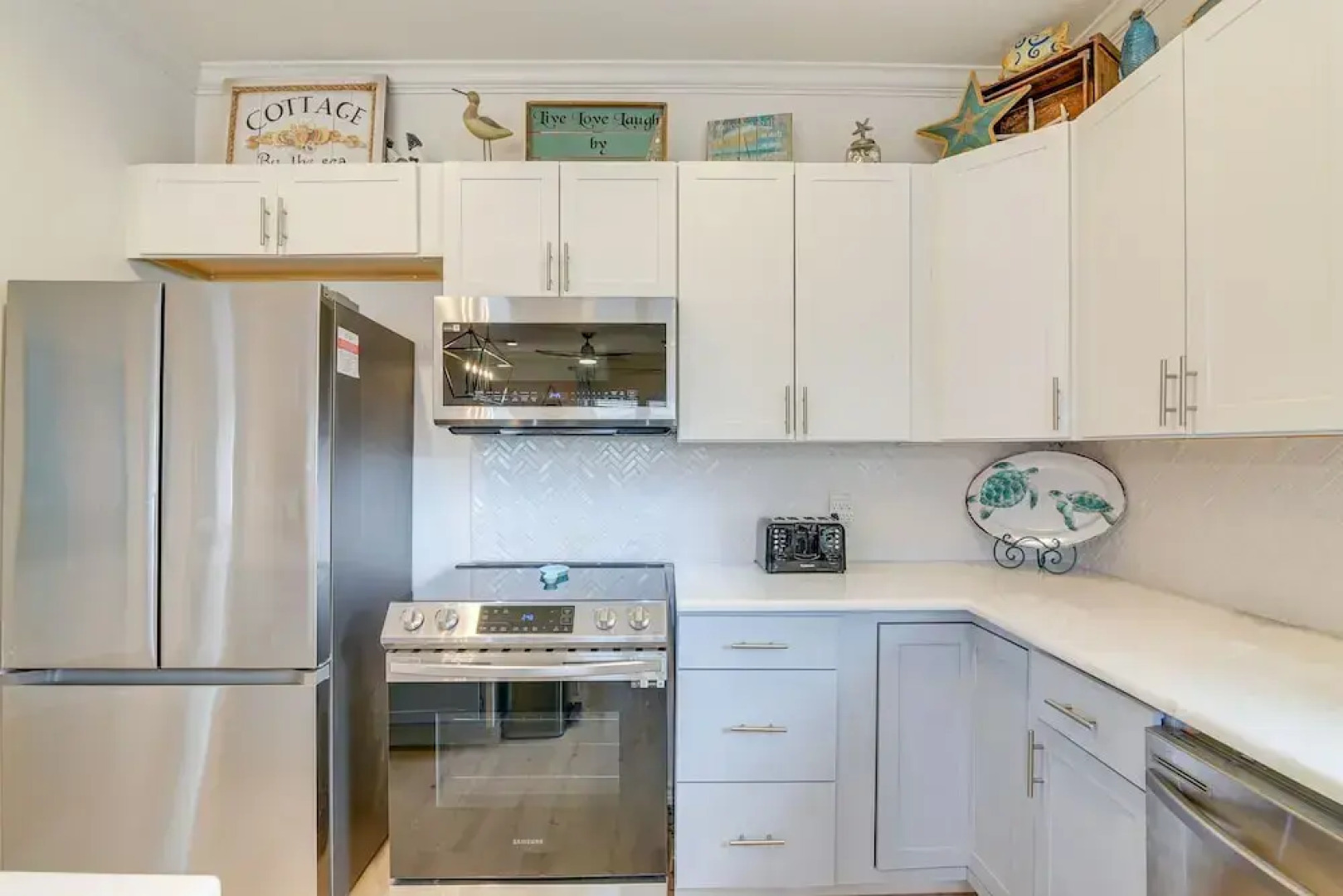 Family-friendly Crystal Beach Home: Steps to Beach