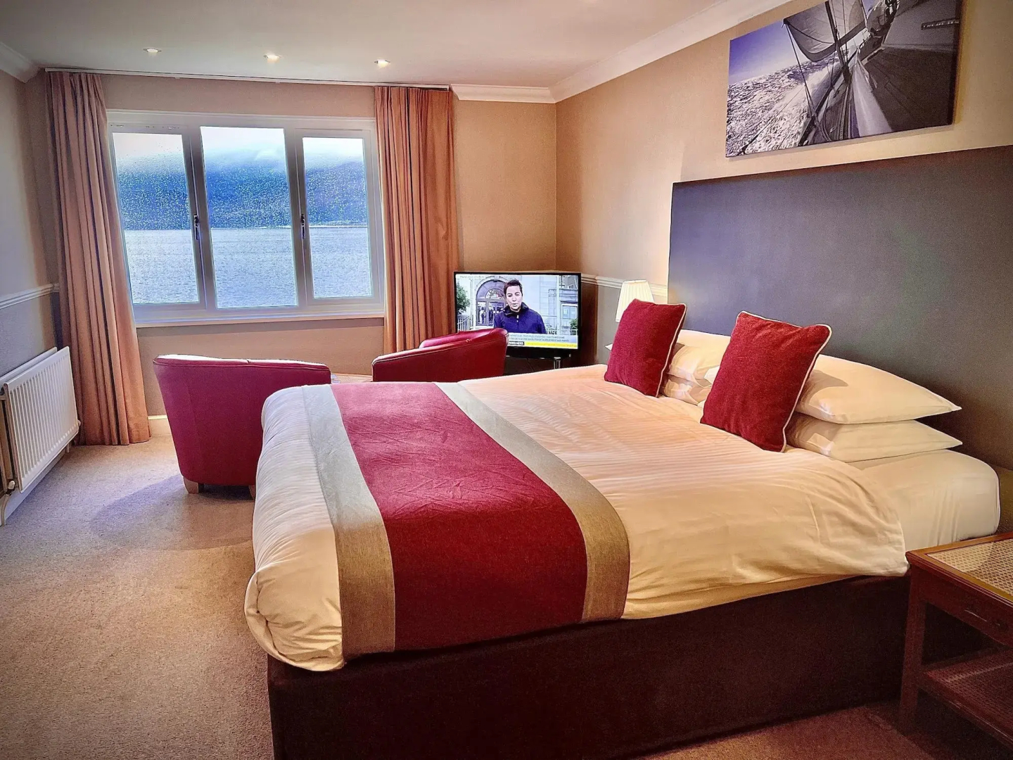 Holly Tree Hotel, Swimming Pool & Hot Tub