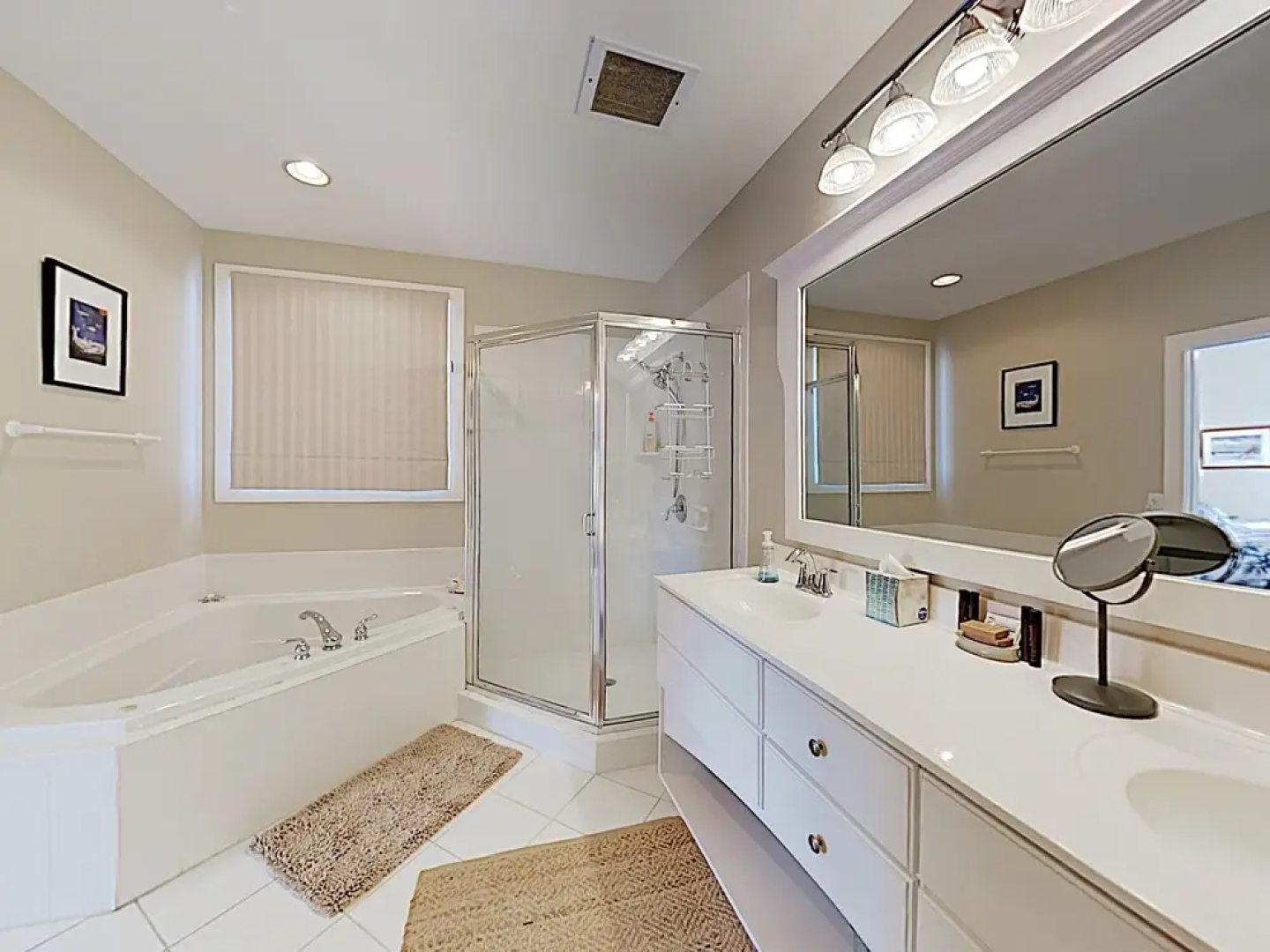 Charming & Spacious , 200 Steps From The Sand 3 Bedroom Condo