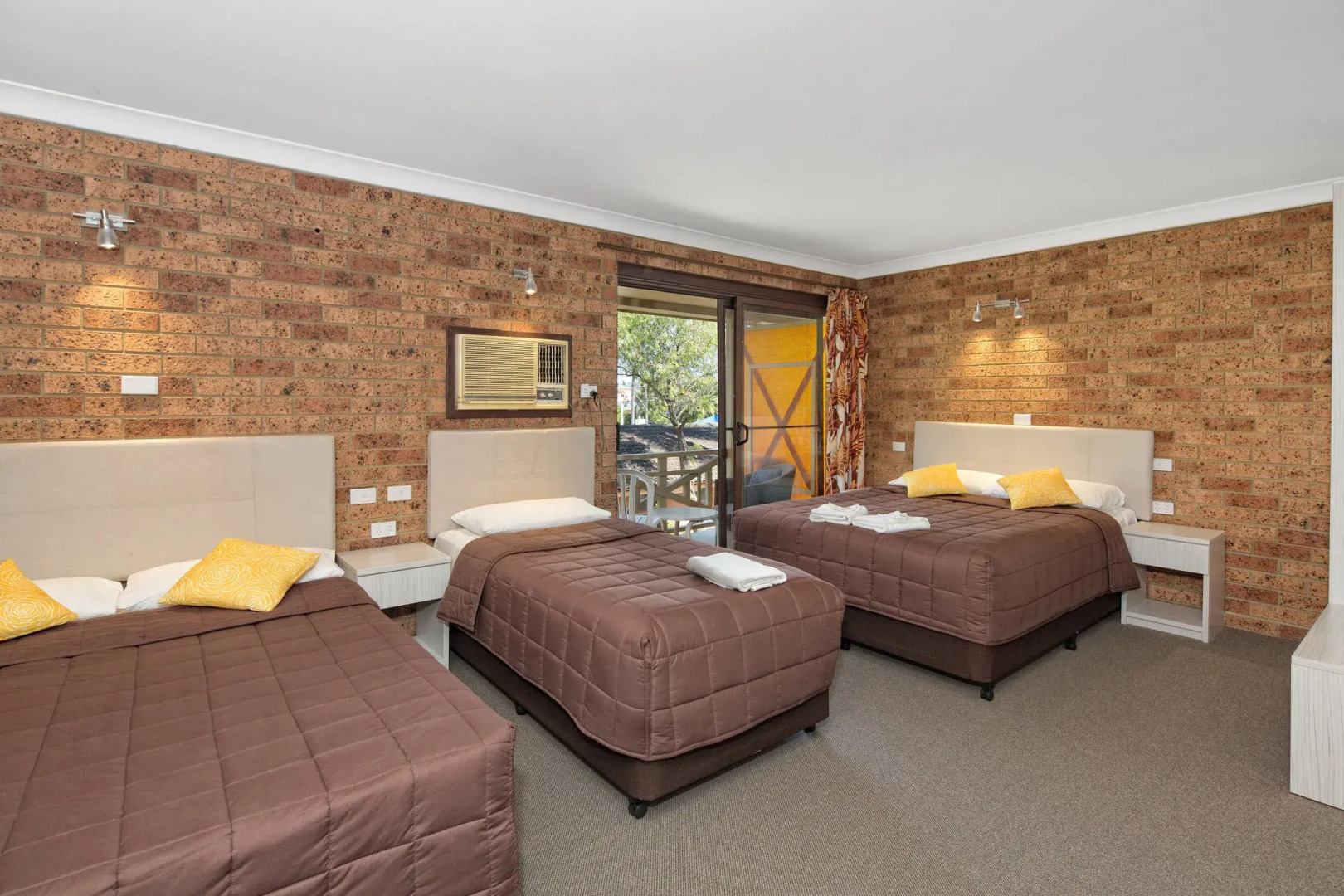 Sapphire Palms Motel