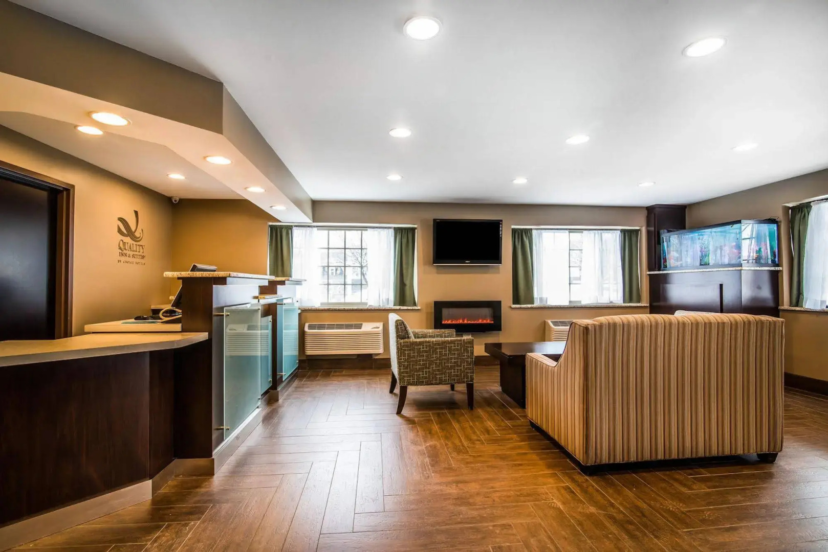 Clarion Pointe Downtown