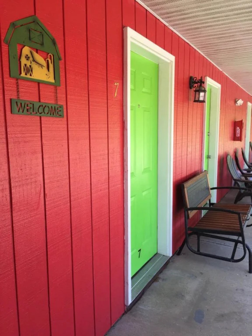 May's Polynesian Motel