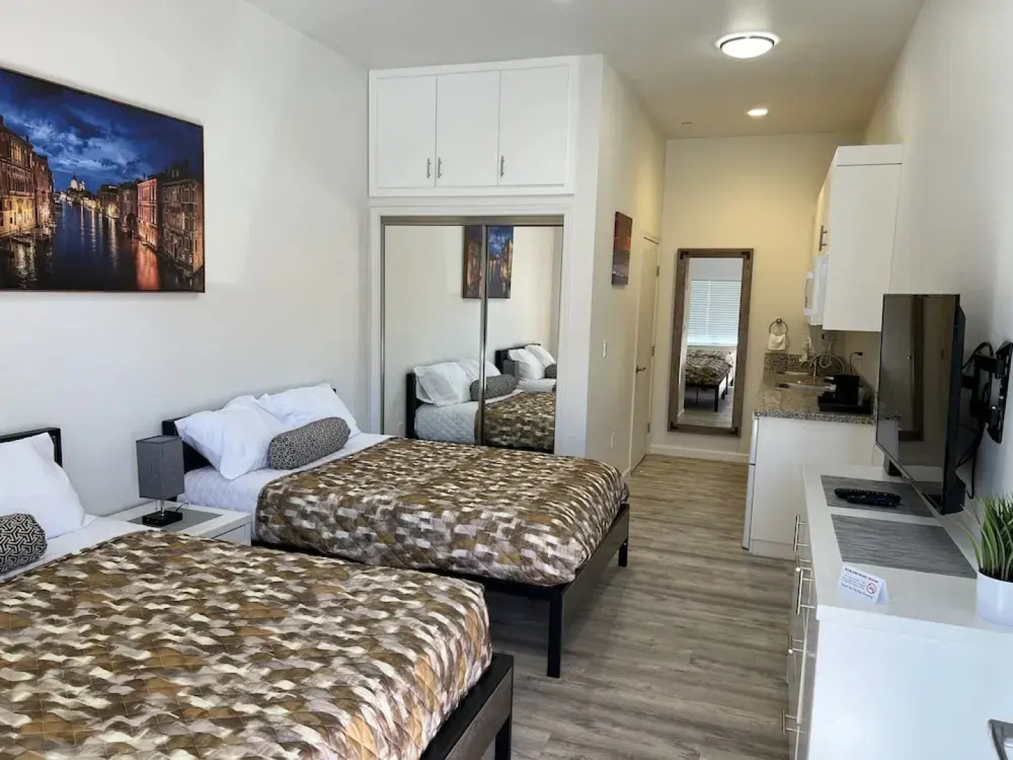 Villa Alamari Inn And Suites