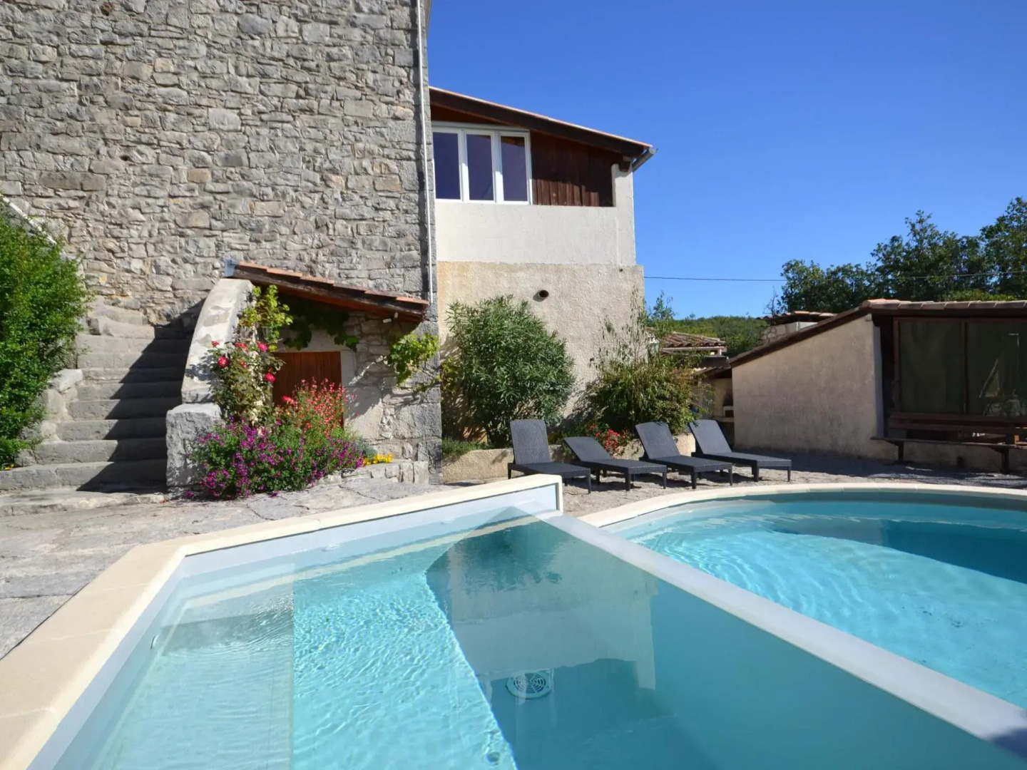 Vintage Holiday Home in Lanas with Swimming Pool