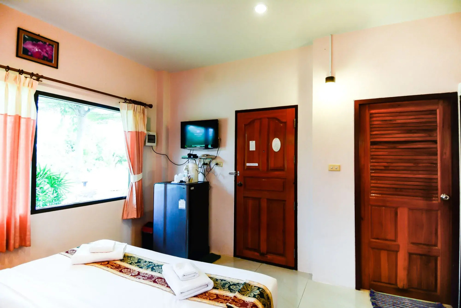 Tanaosri & Creekside Resort