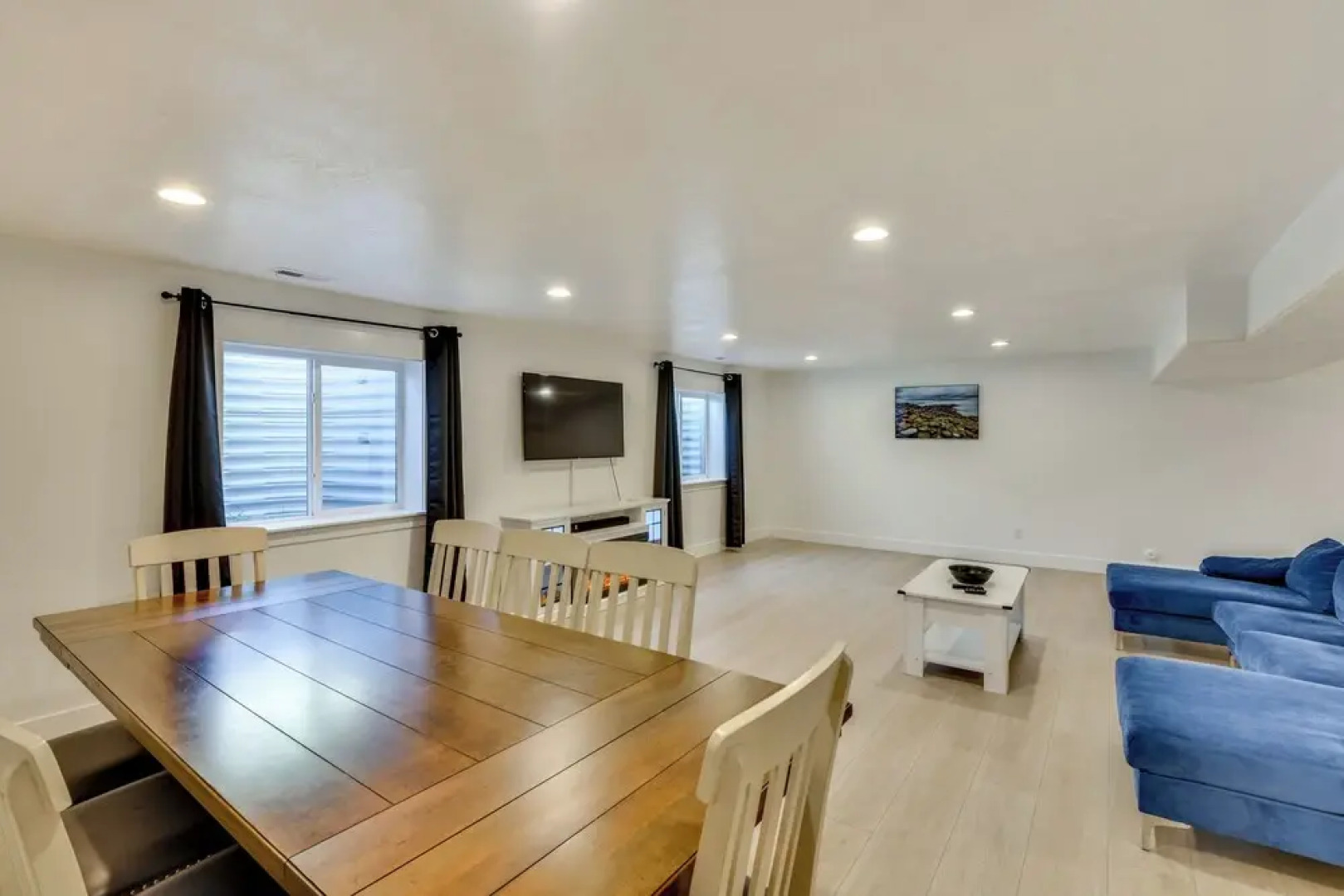 Sleek & Modern Morgan Abode: Great for Families!