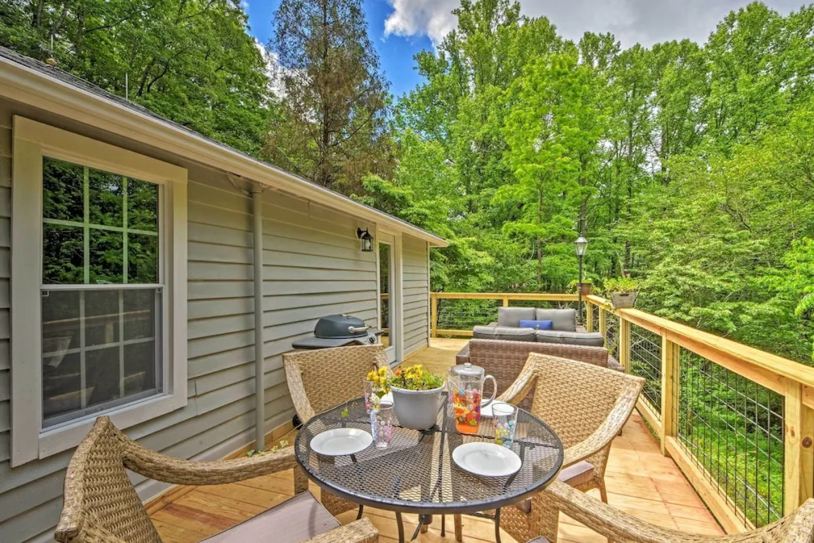 Renovated Highlands Cottage 3 Miles to Downtown!