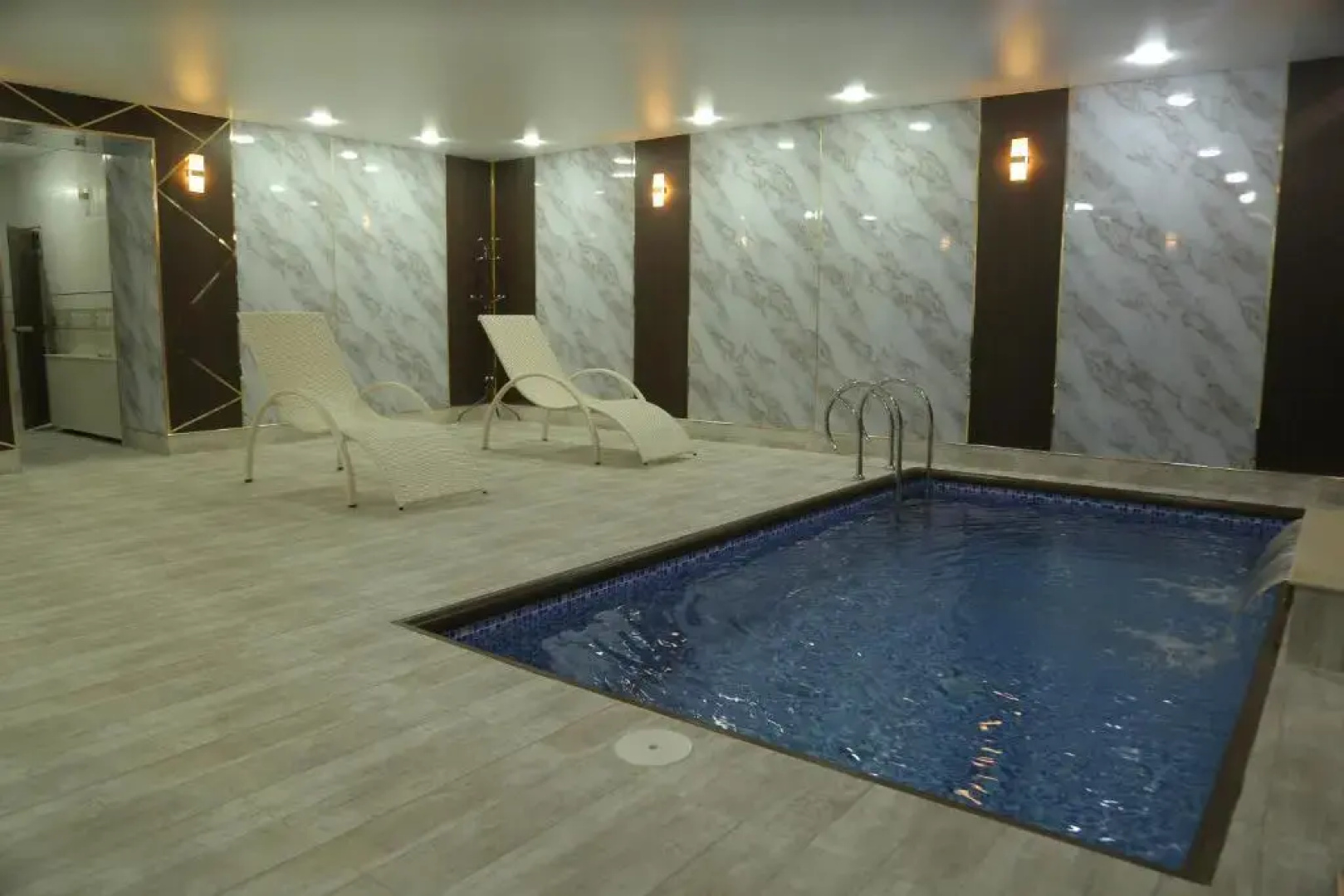 Bek Plus Hotel