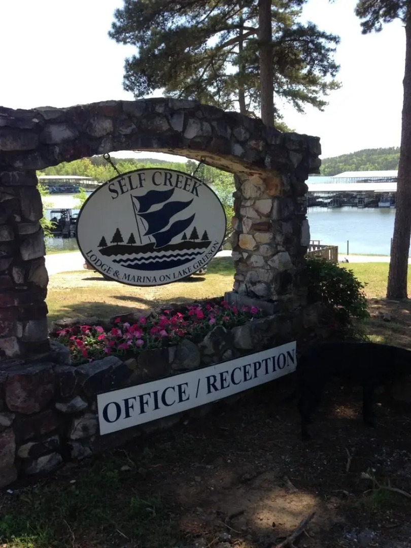 Self Creek Lodge and Marina