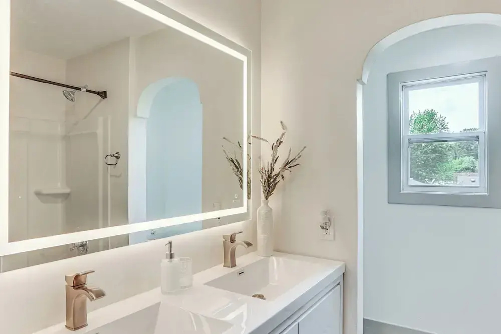 1 Mi to Downtown: New Albany Home w/ Yard