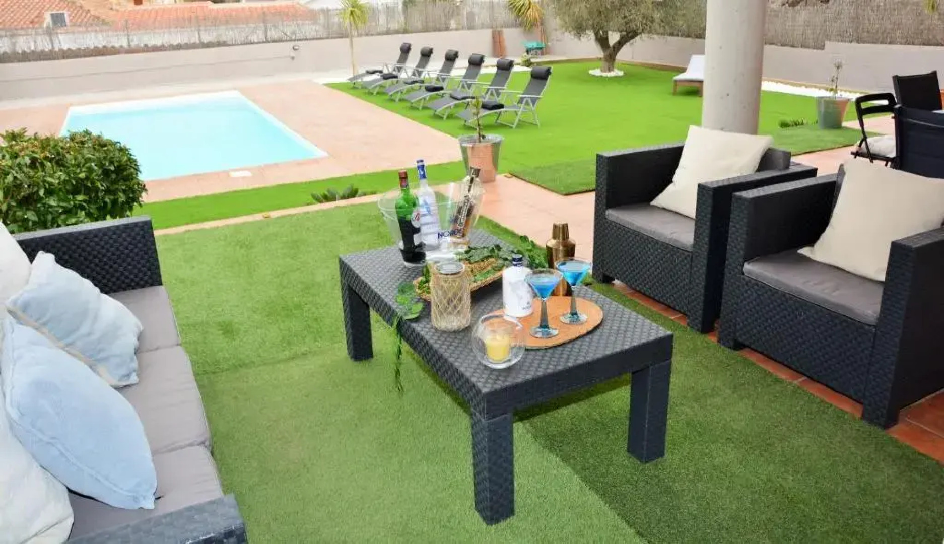 Villa Lia 10 Minutes Drive Sitges Very confortable AC Pool XL Garden Sunny oriented