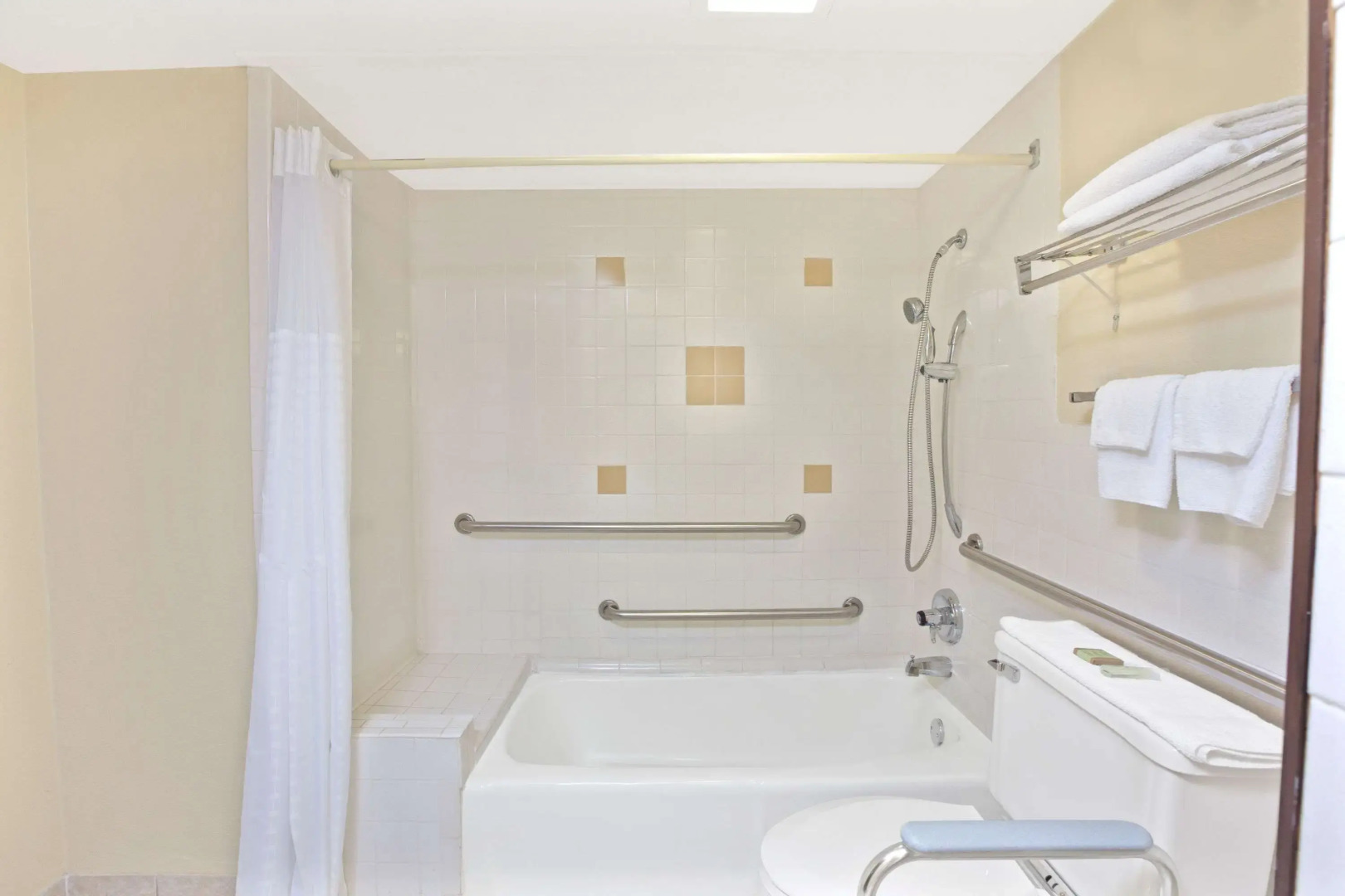 Super 8 By Wyndham Shawnee