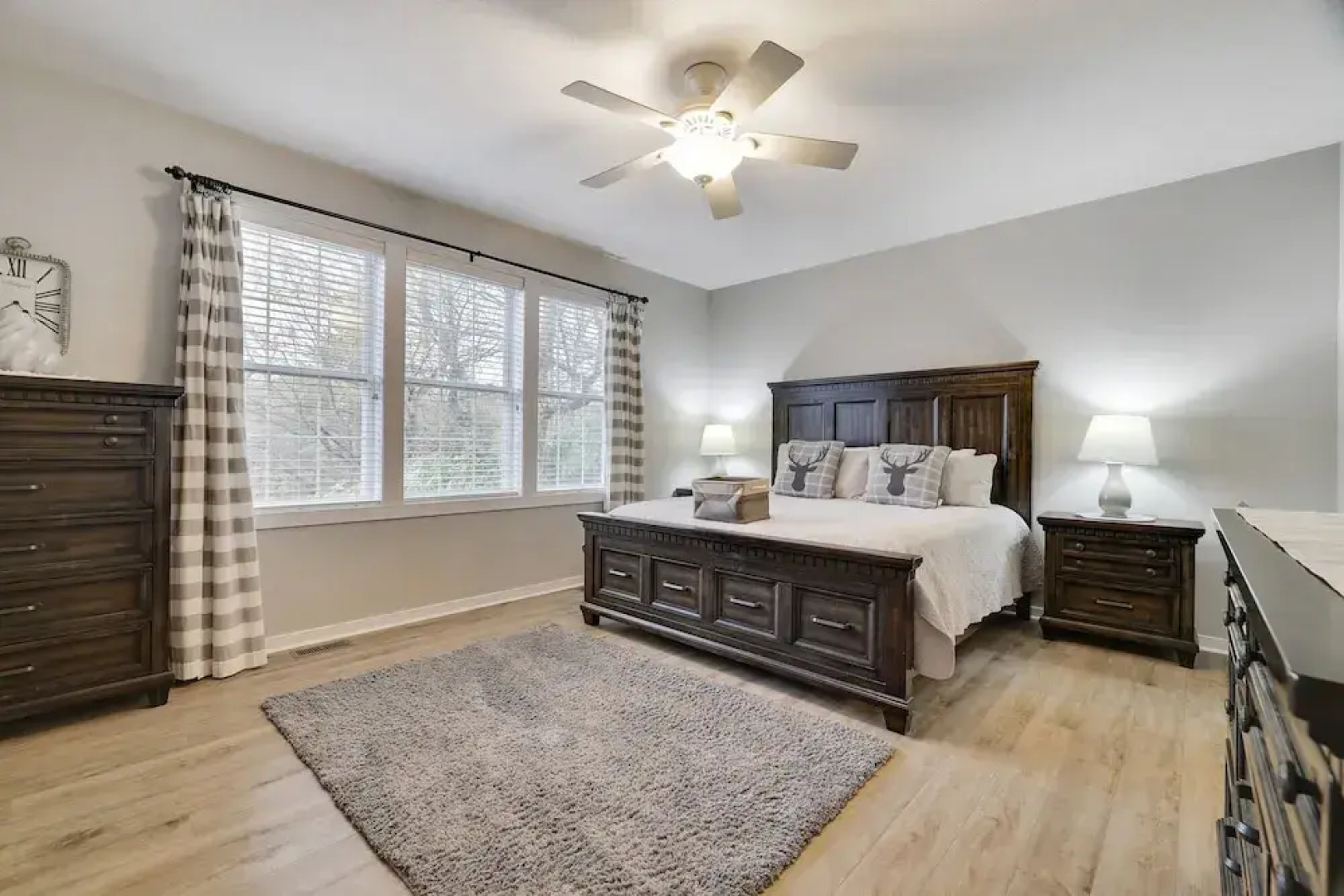 The Nest at Pinecrest by Avantstay Hot Tub Spacious Deck Game Room Fire Pit