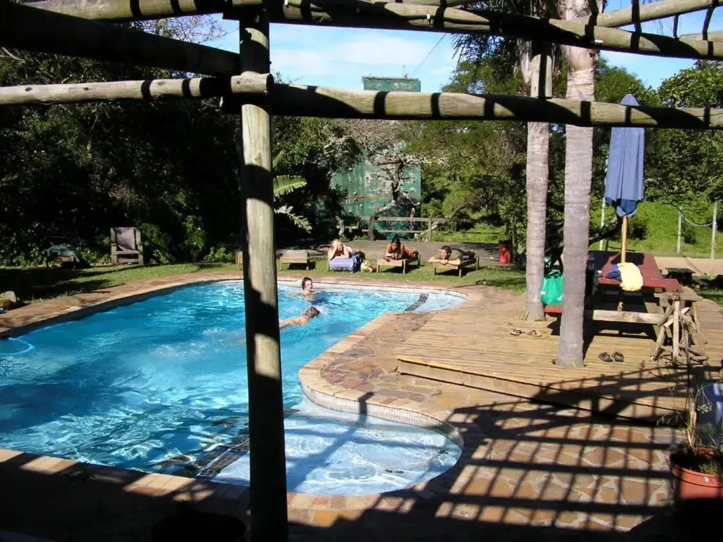 Buccaneers Lodge & Backpackers
