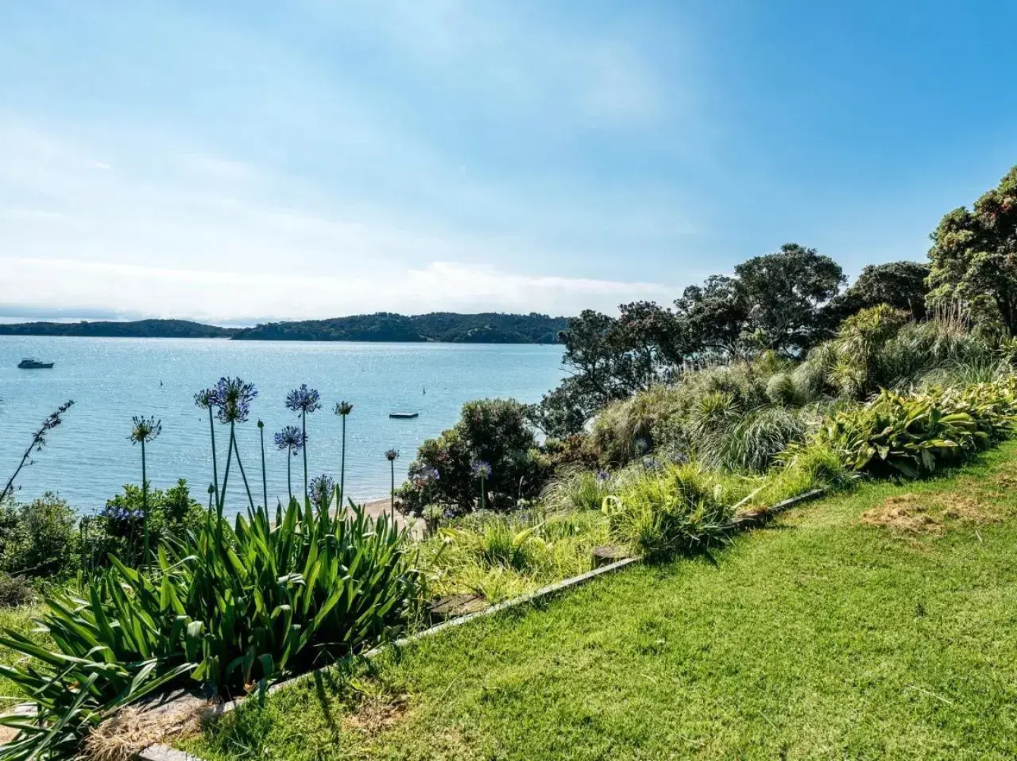 Peaceful Picnic Bay - Surfdale Holiday Home
